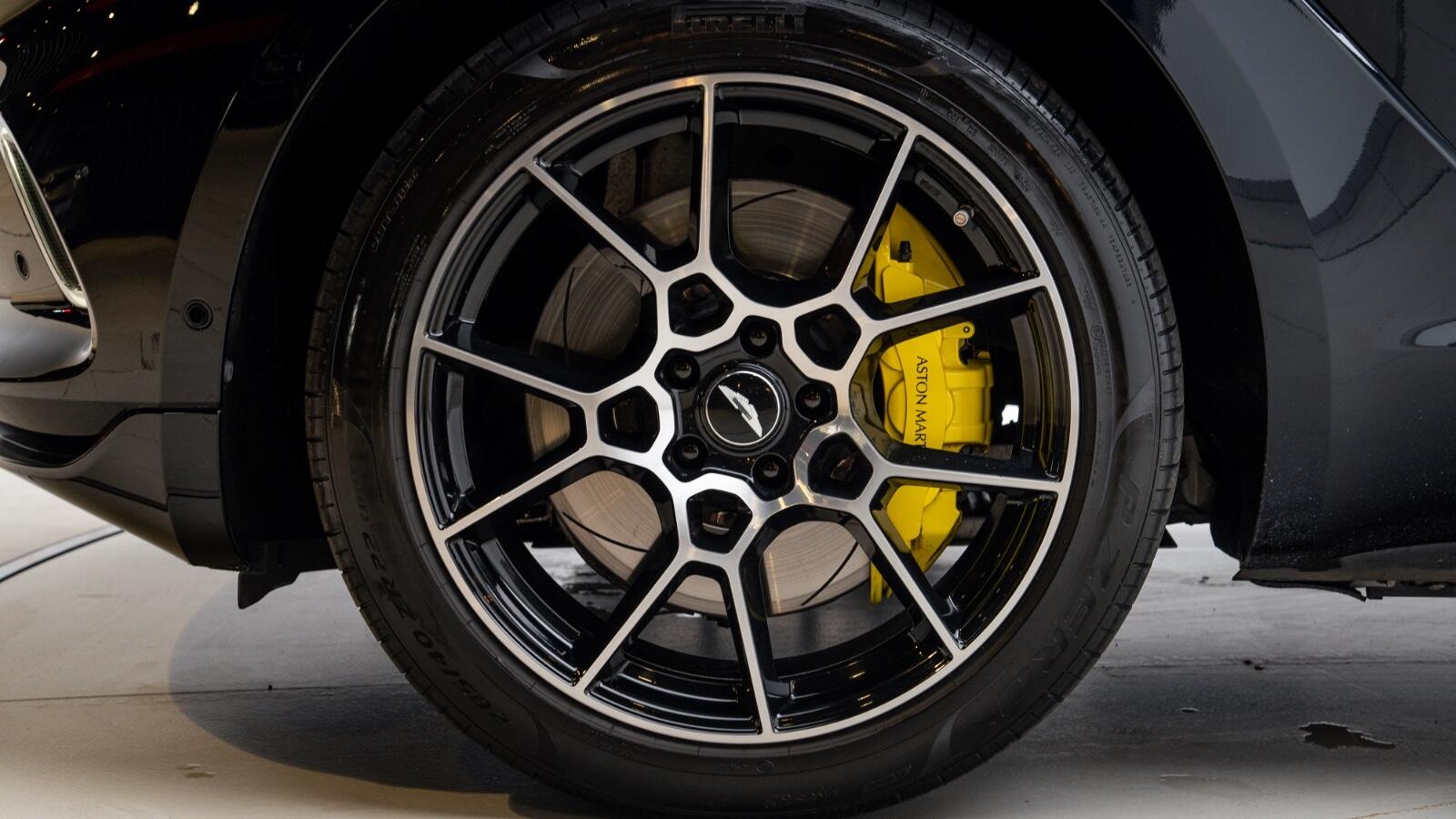 Aston Martin DBX view 42