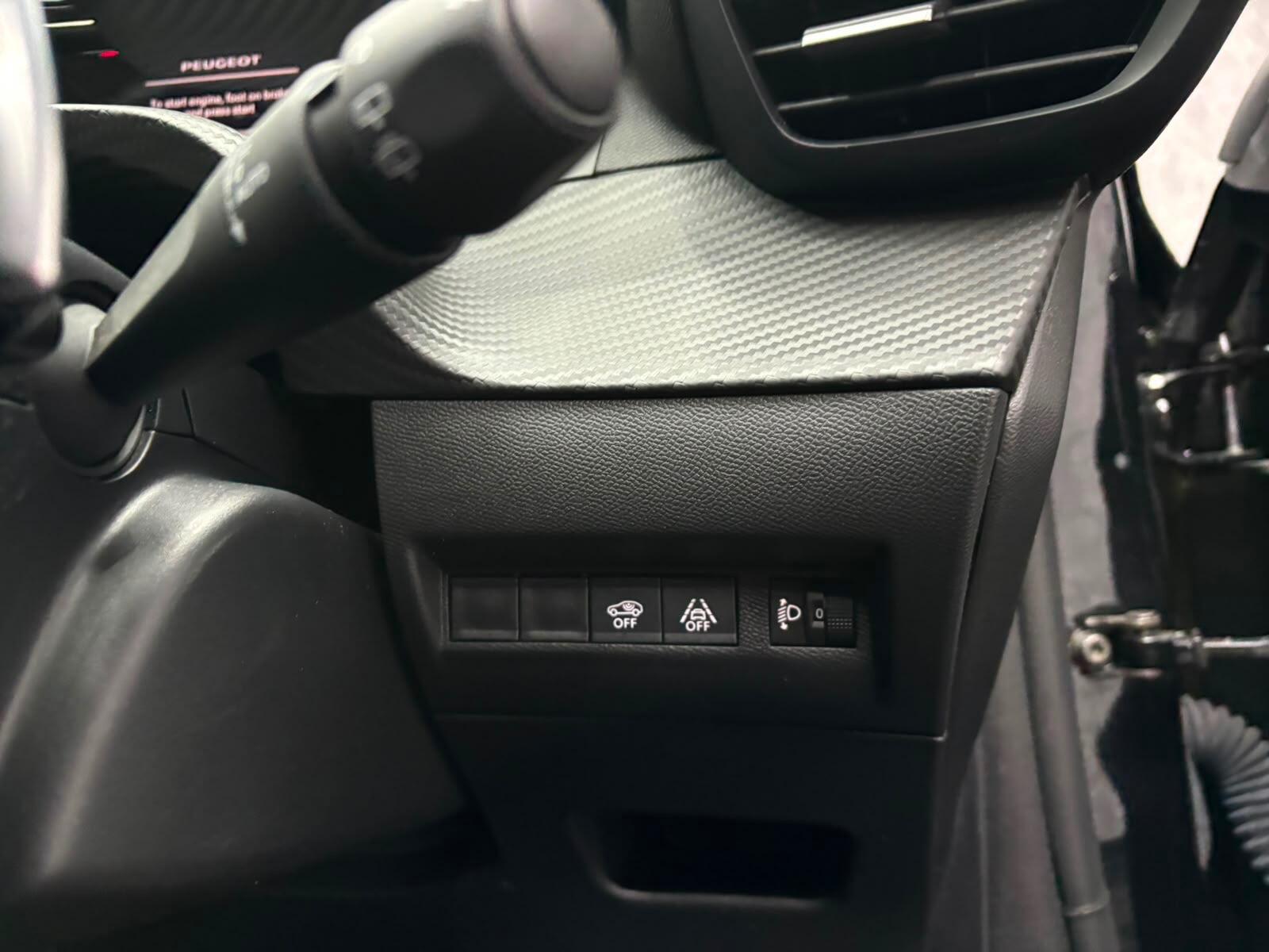 Peugeot 208 view 20