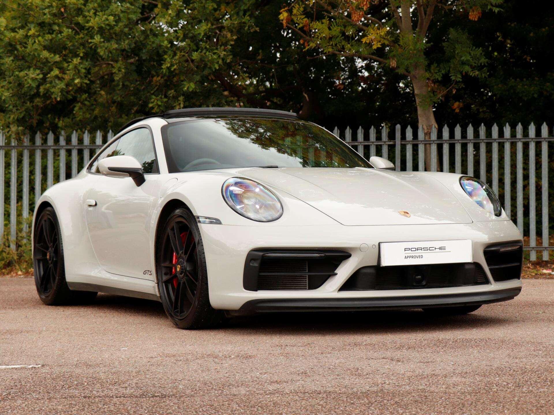 Porsche 911 view 35