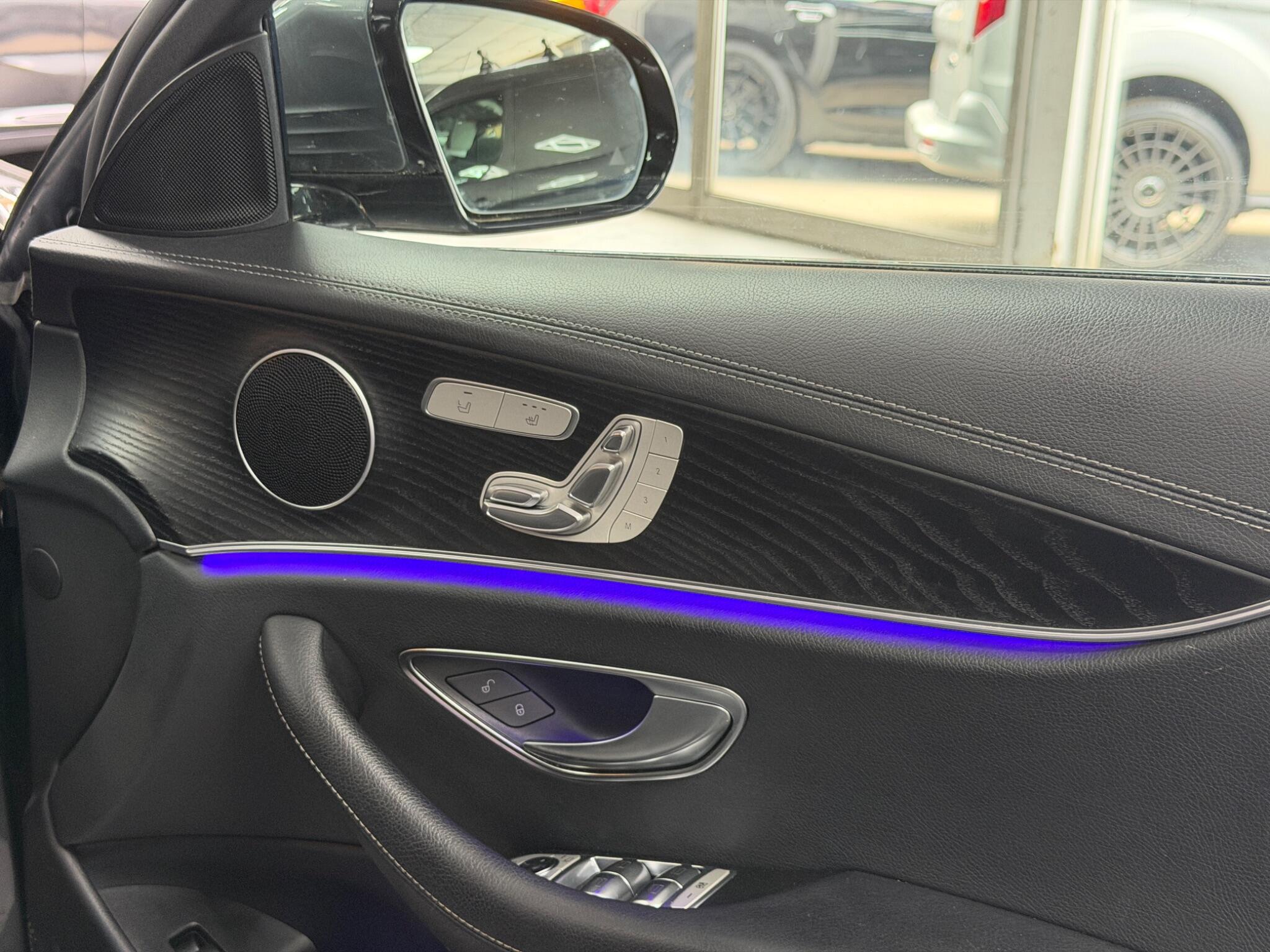 Mercedes-Benz E Class view 22