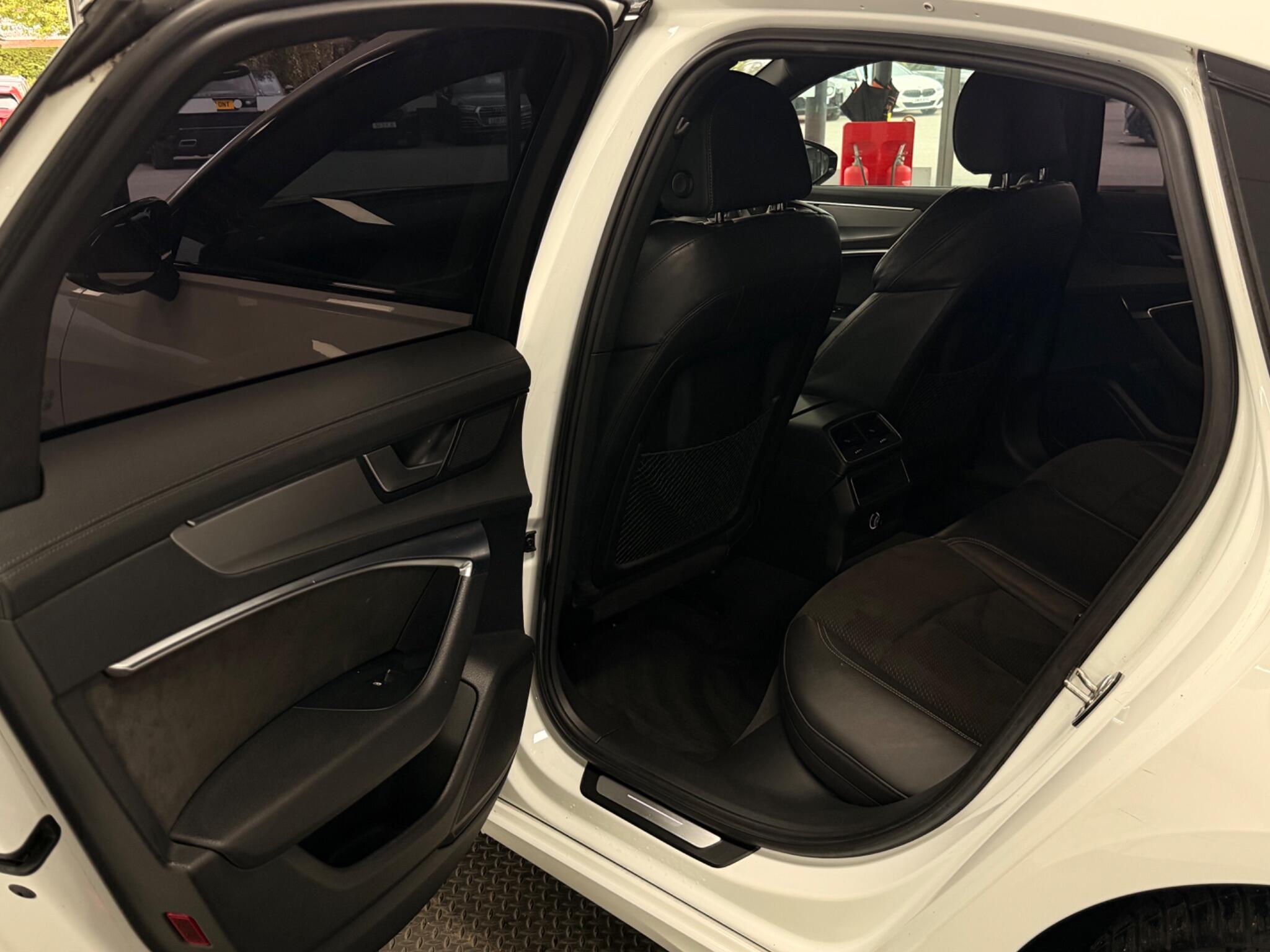 Audi A6 view 28
