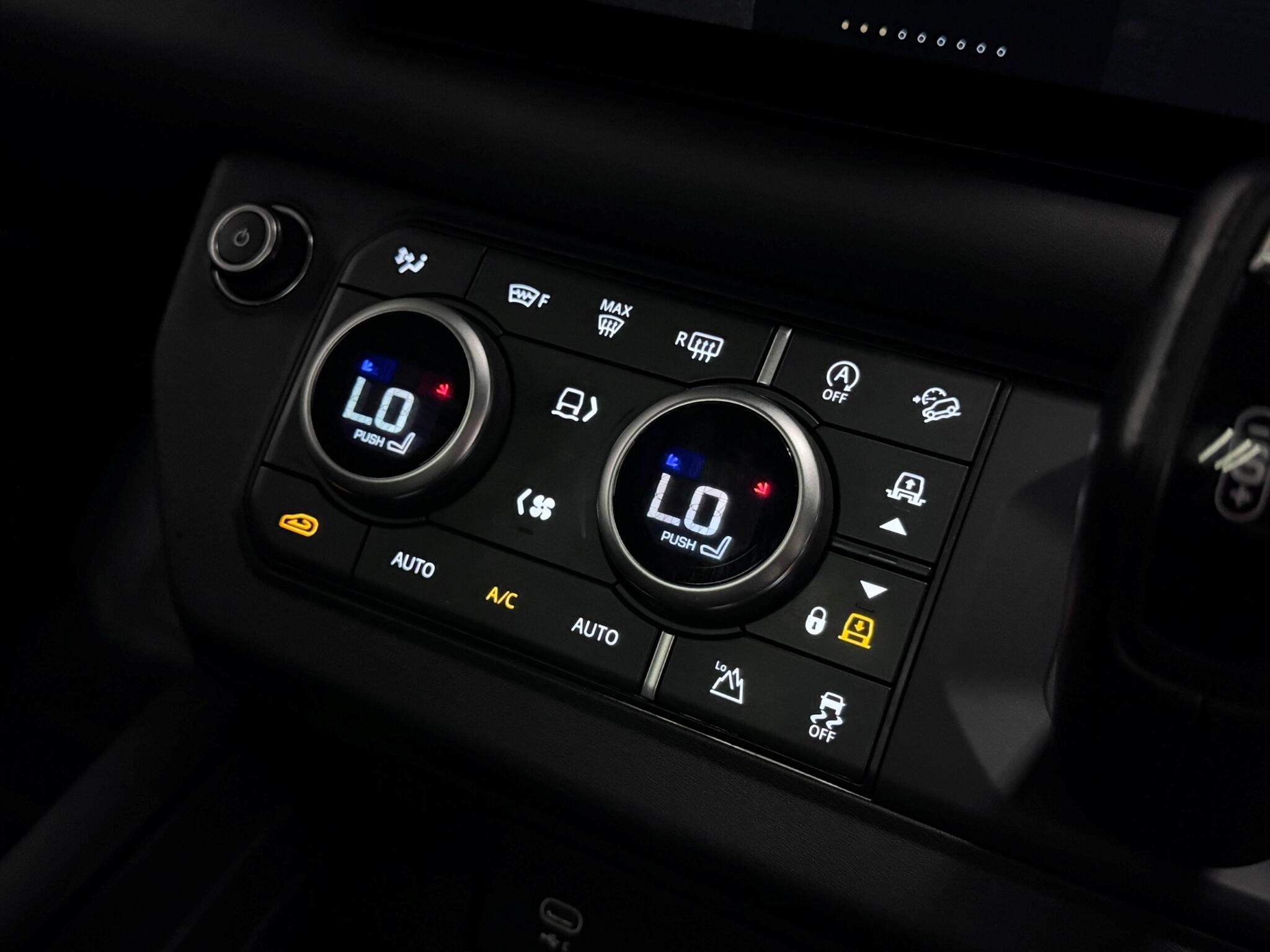 Land Rover Defender view 45