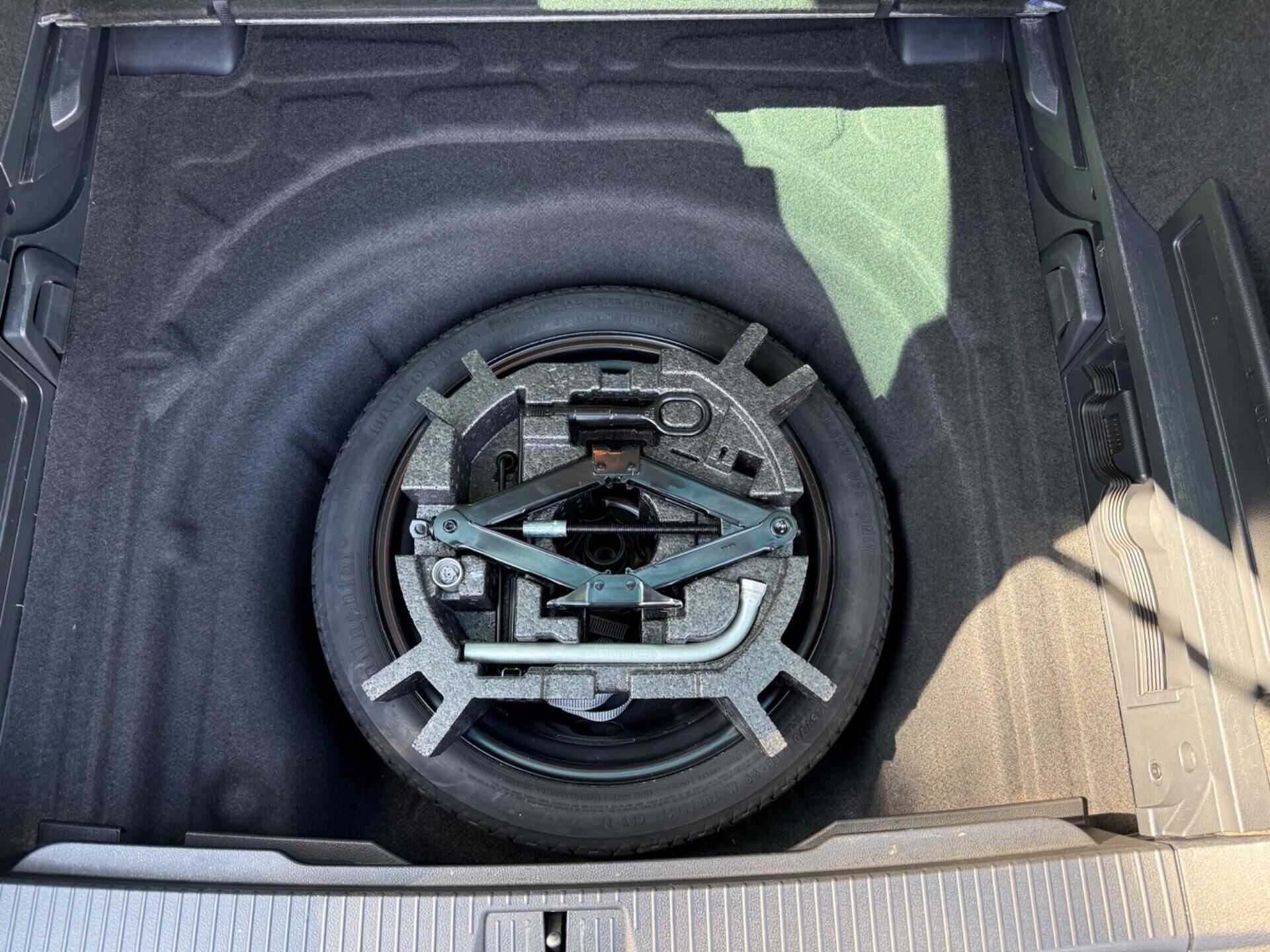 Volkswagen Passat view 48