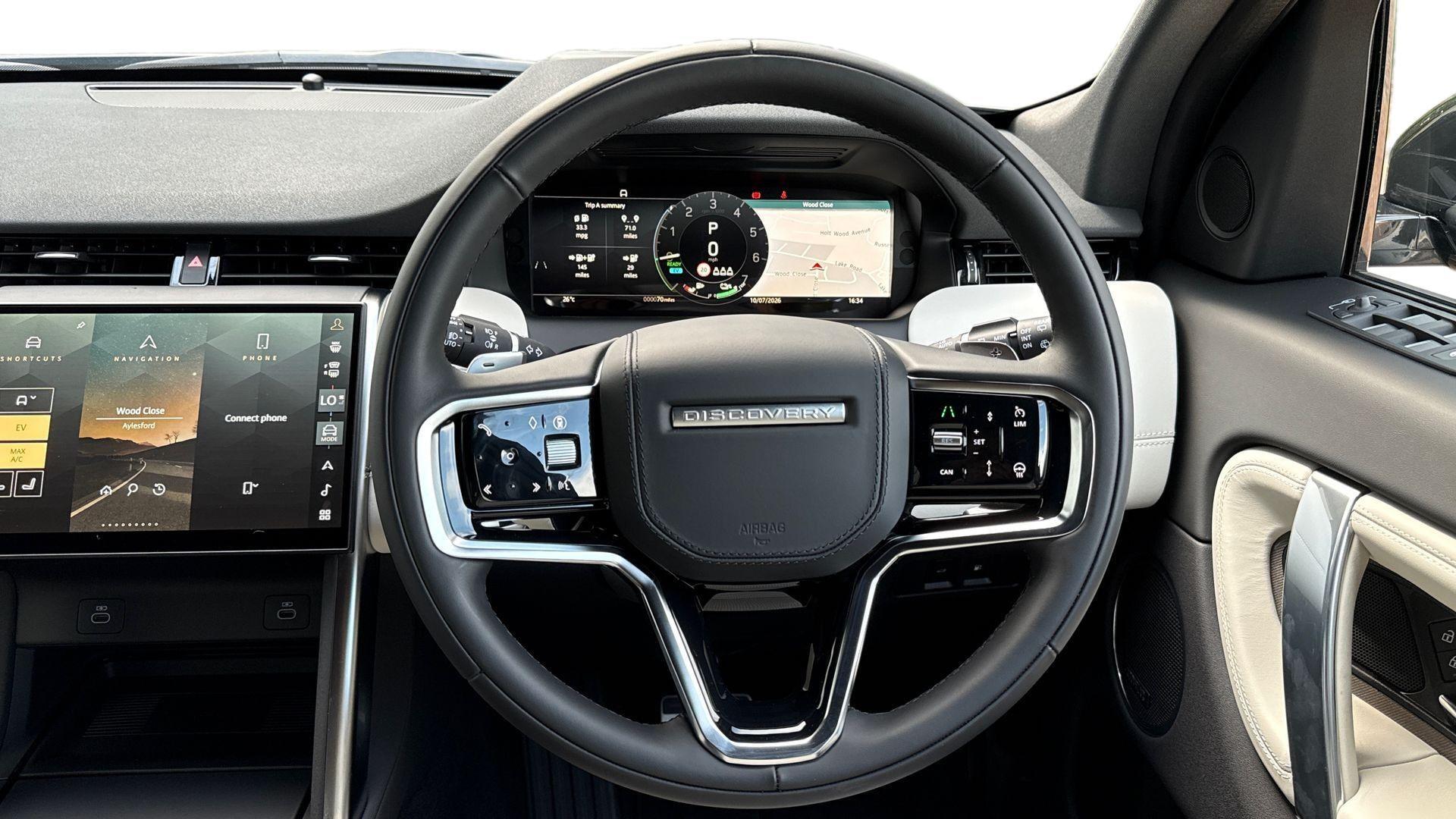 Land Rover Discovery Sport view 16