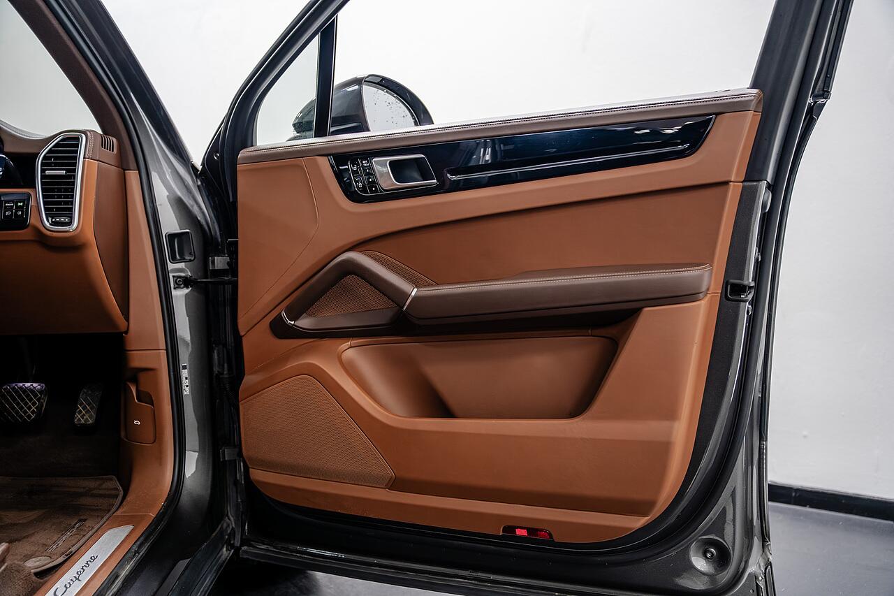 Porsche Cayenne view 17