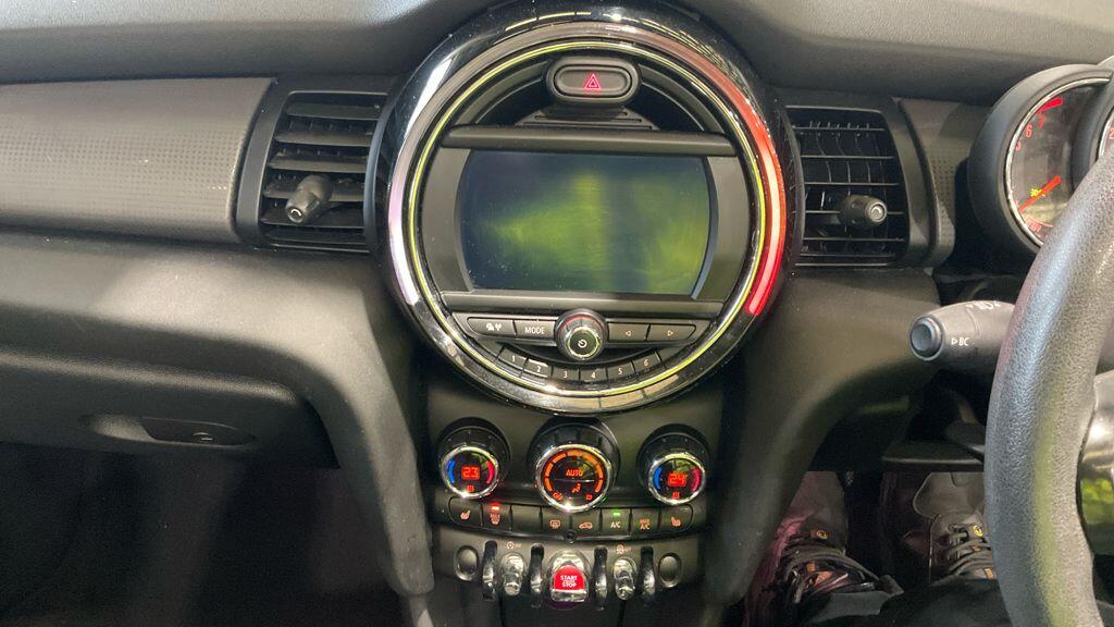 Mini Convertible view 20