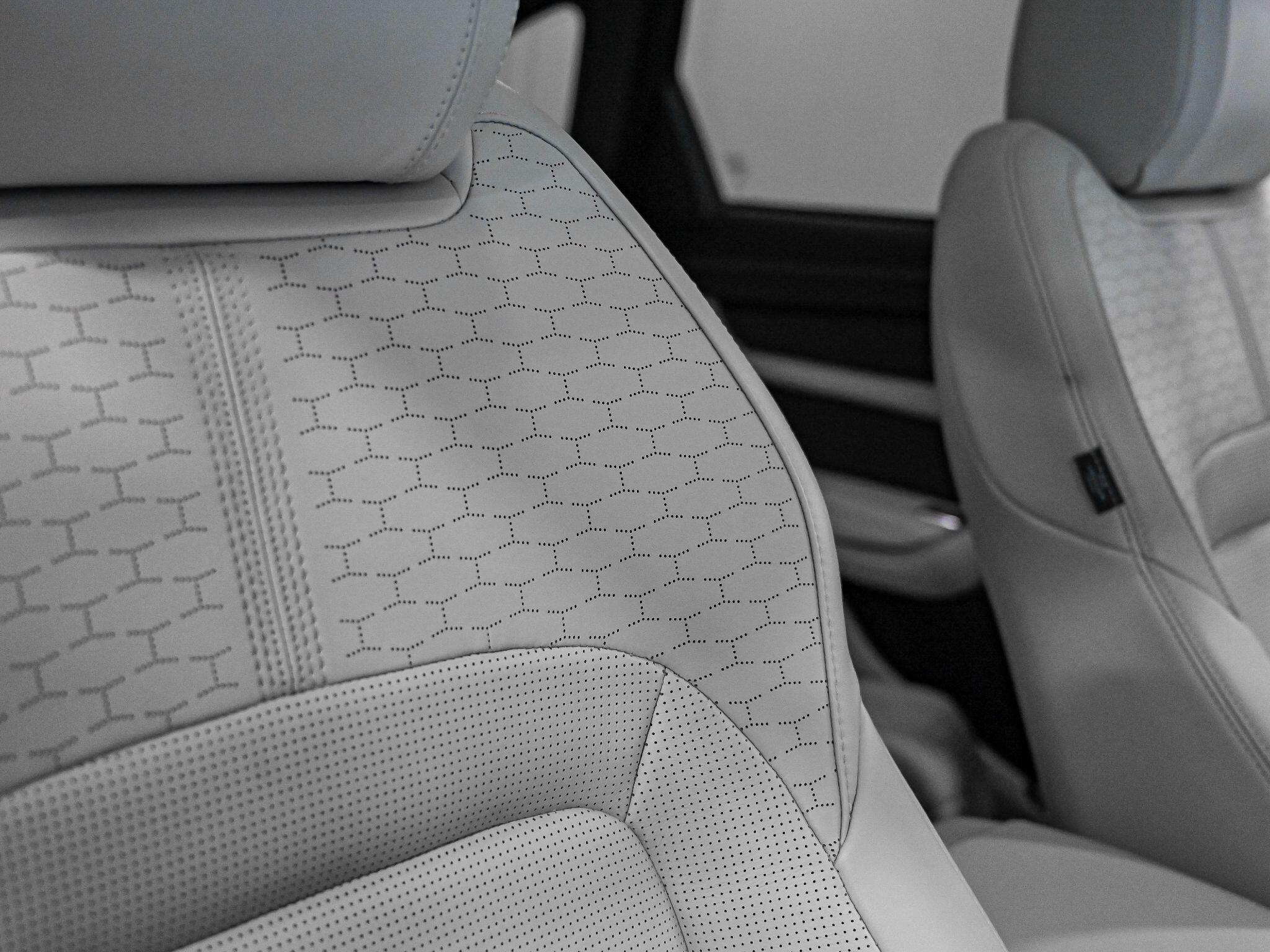Jaguar F-Pace view 9