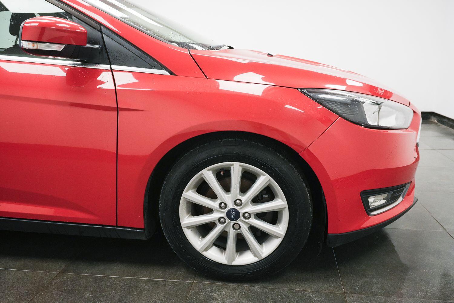 Ford Focus view 5