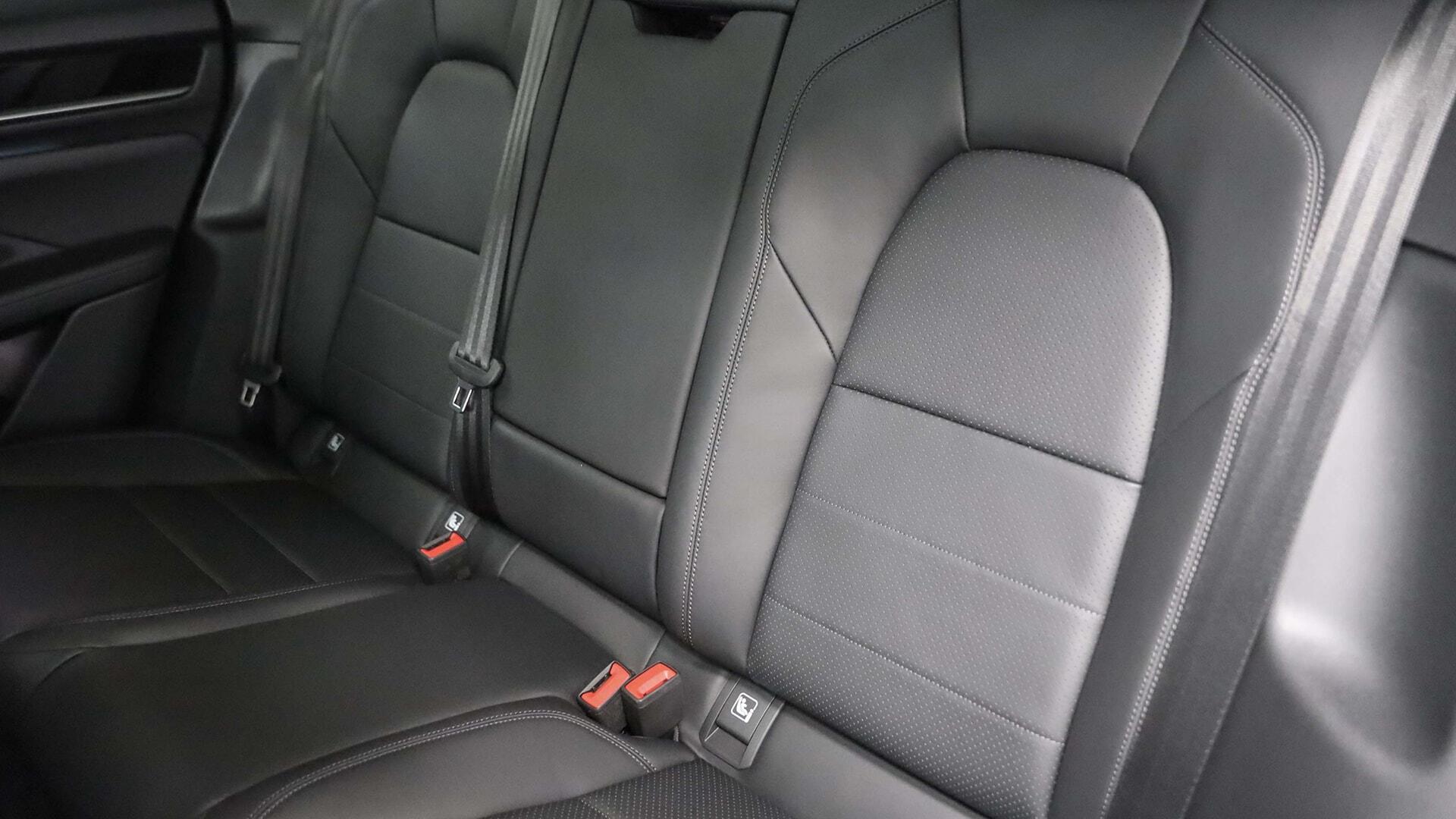 Porsche Macan view 11