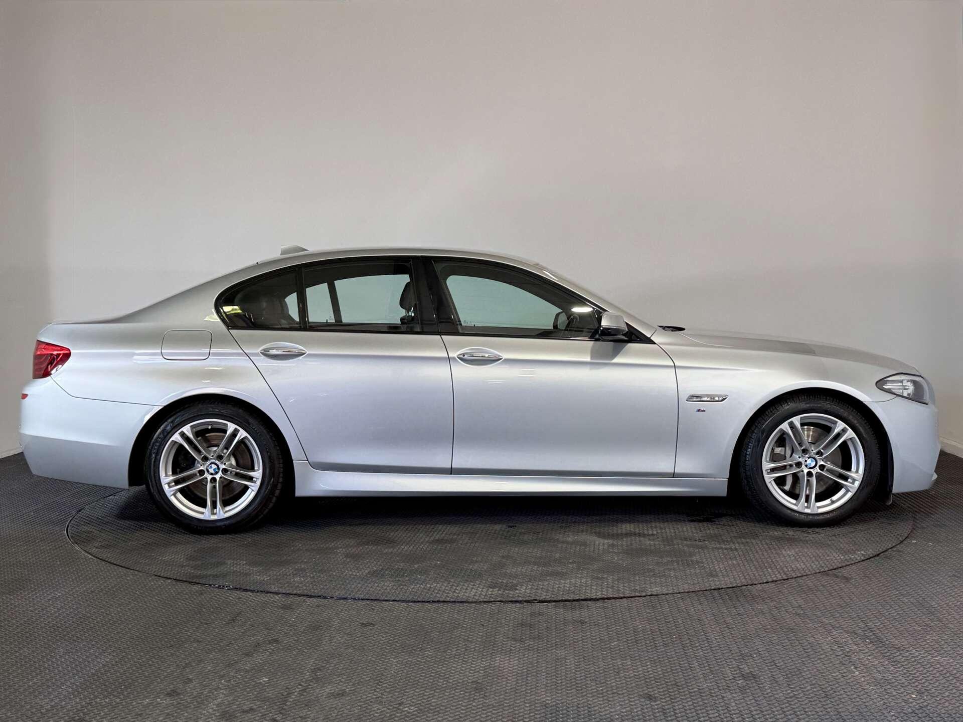 BMW 5 Series view 8