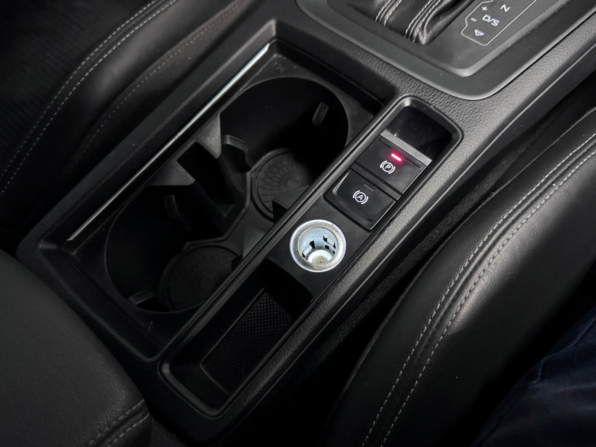 Audi Q3 view 38