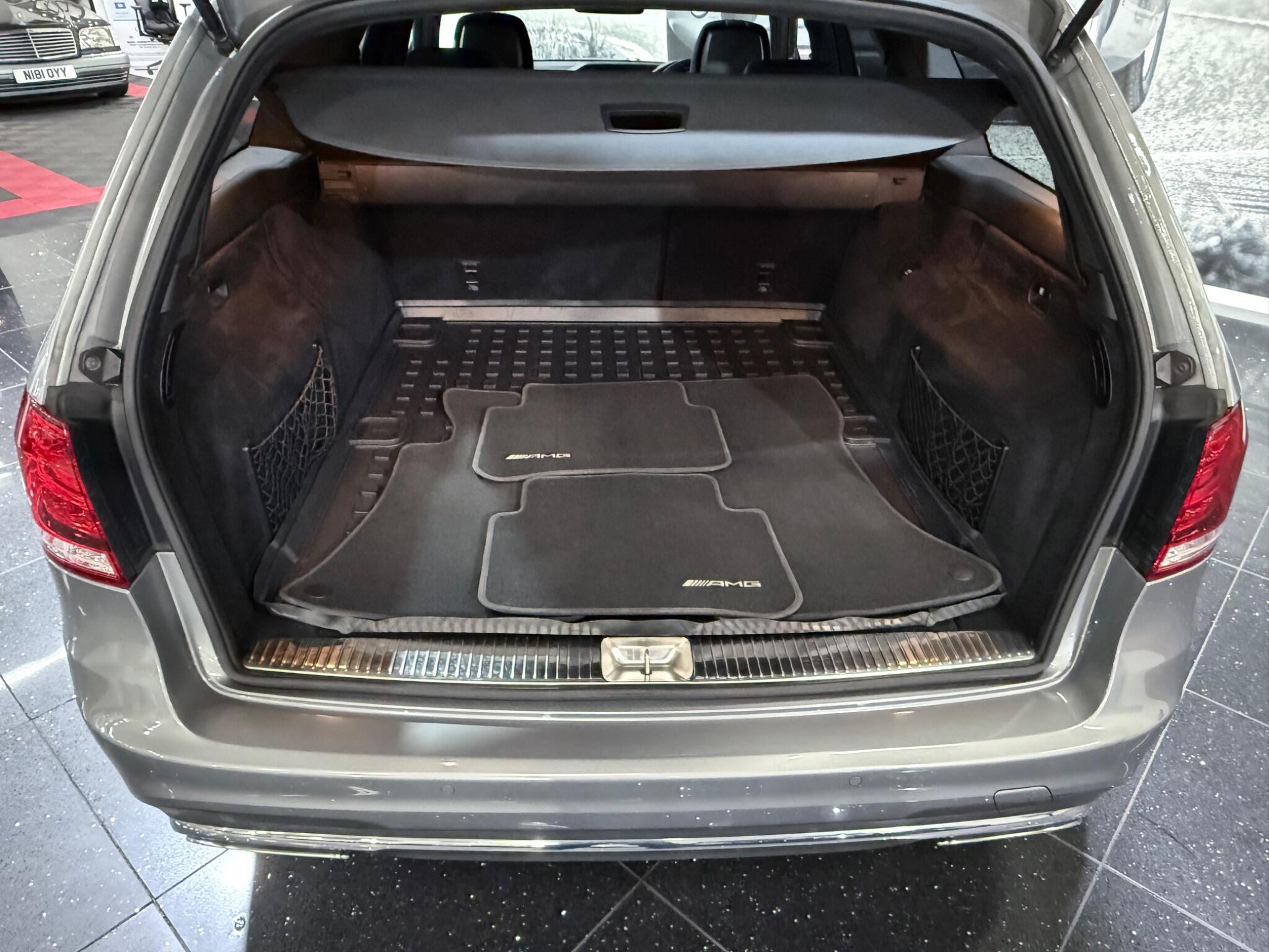 Mercedes-Benz E-Class view 22