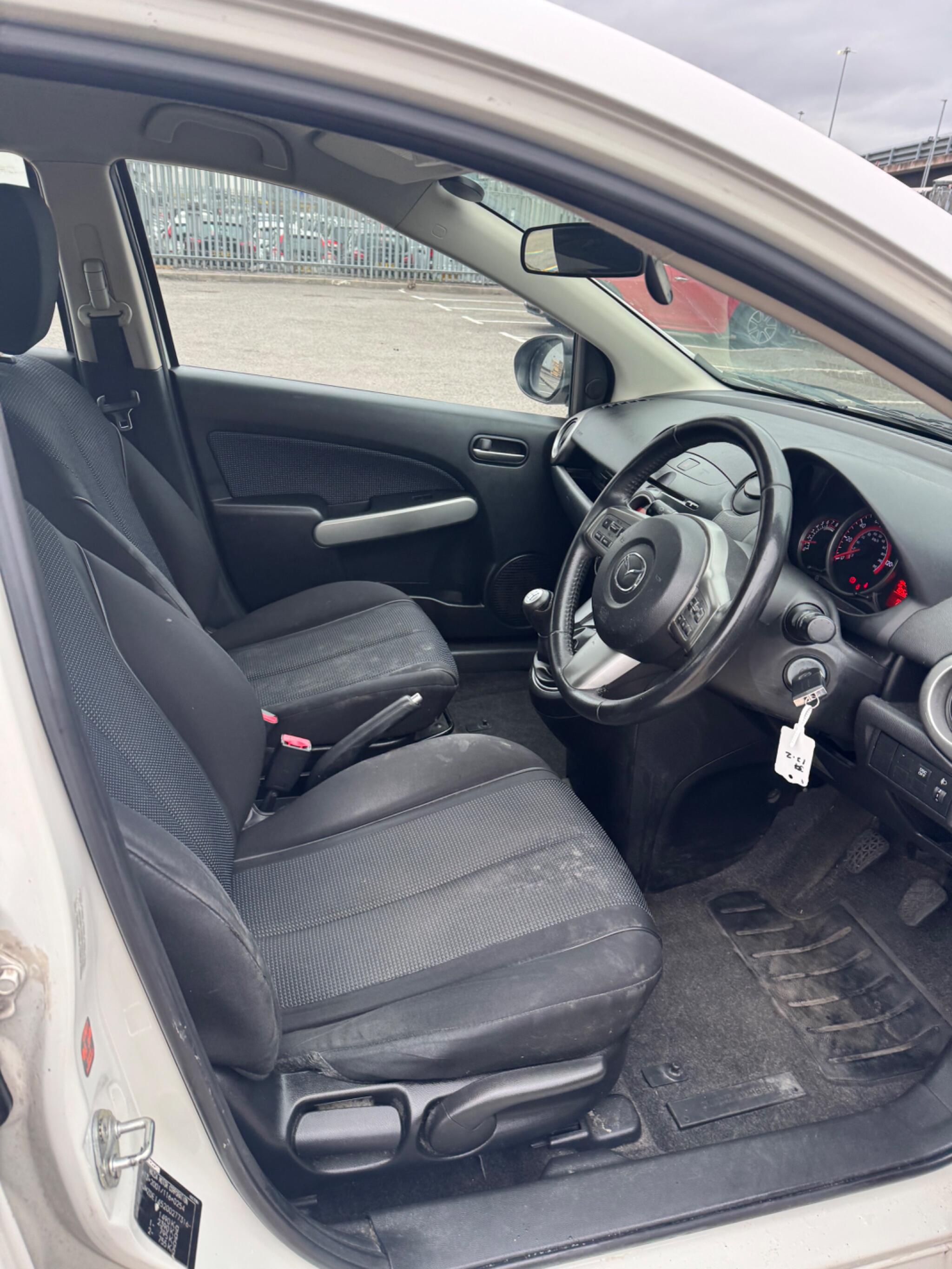 Mazda Mazda2 view 24