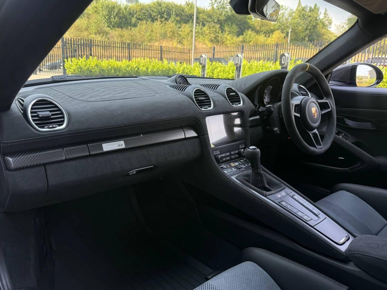 Porsche Cayman view 8