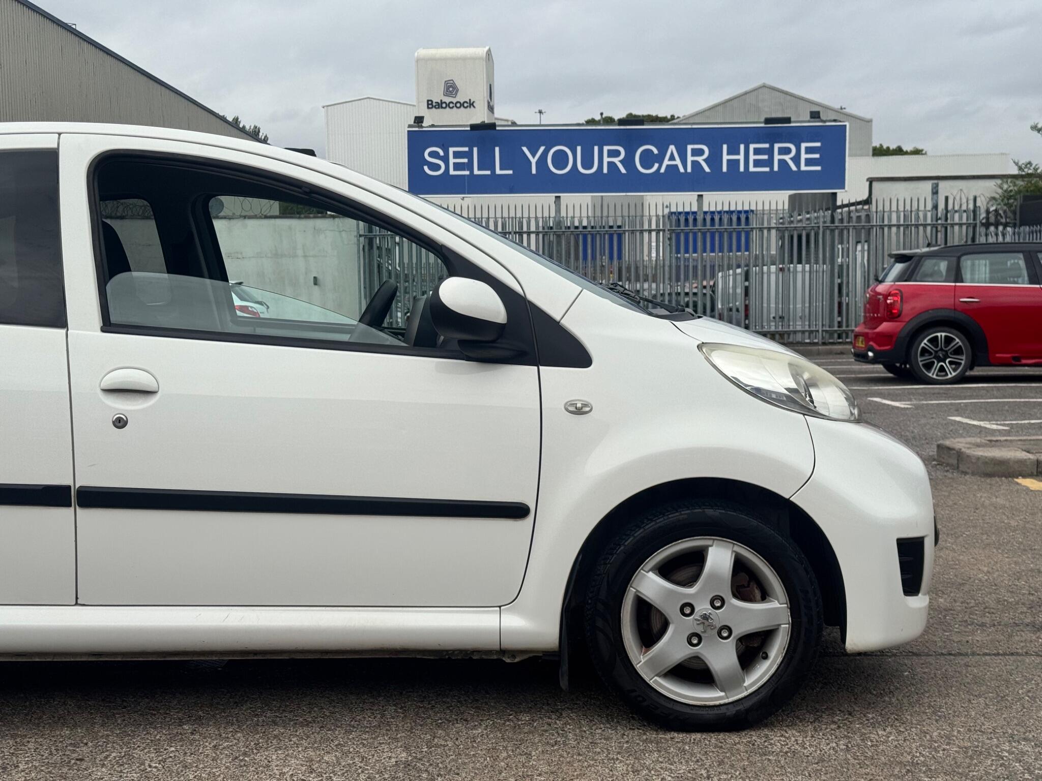 Peugeot 107 view 17