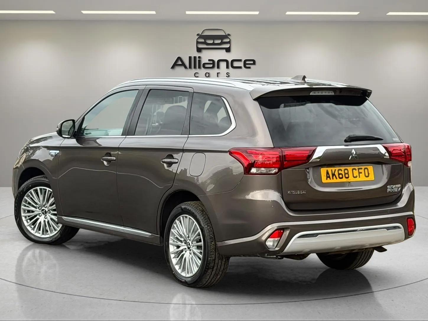 Mitsubishi Outlander view 20