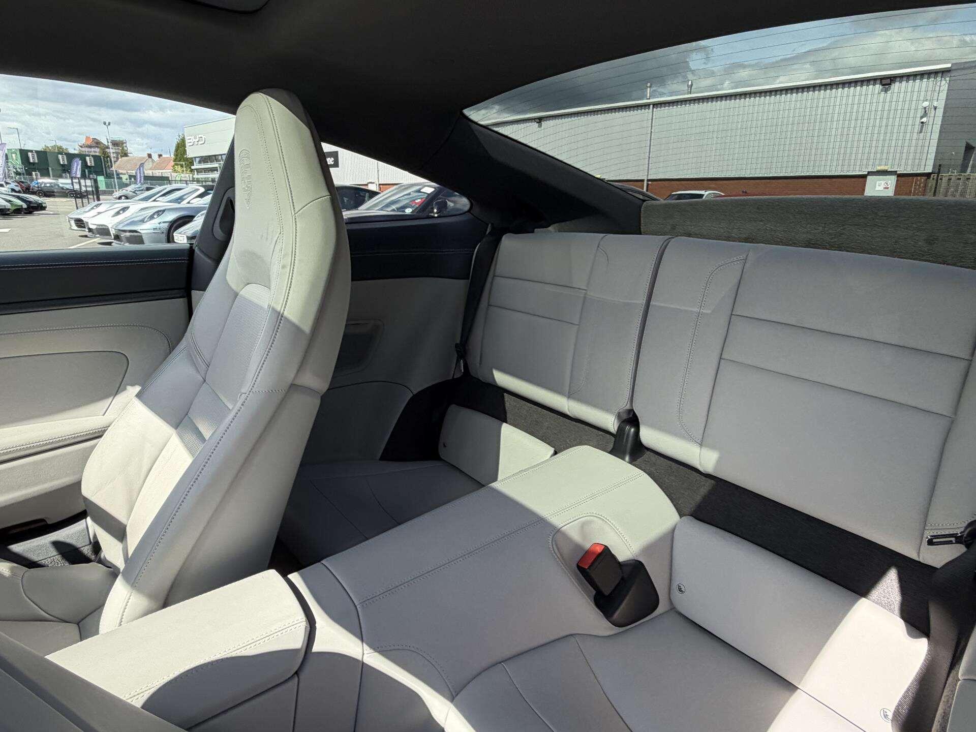 Porsche 911 view 16