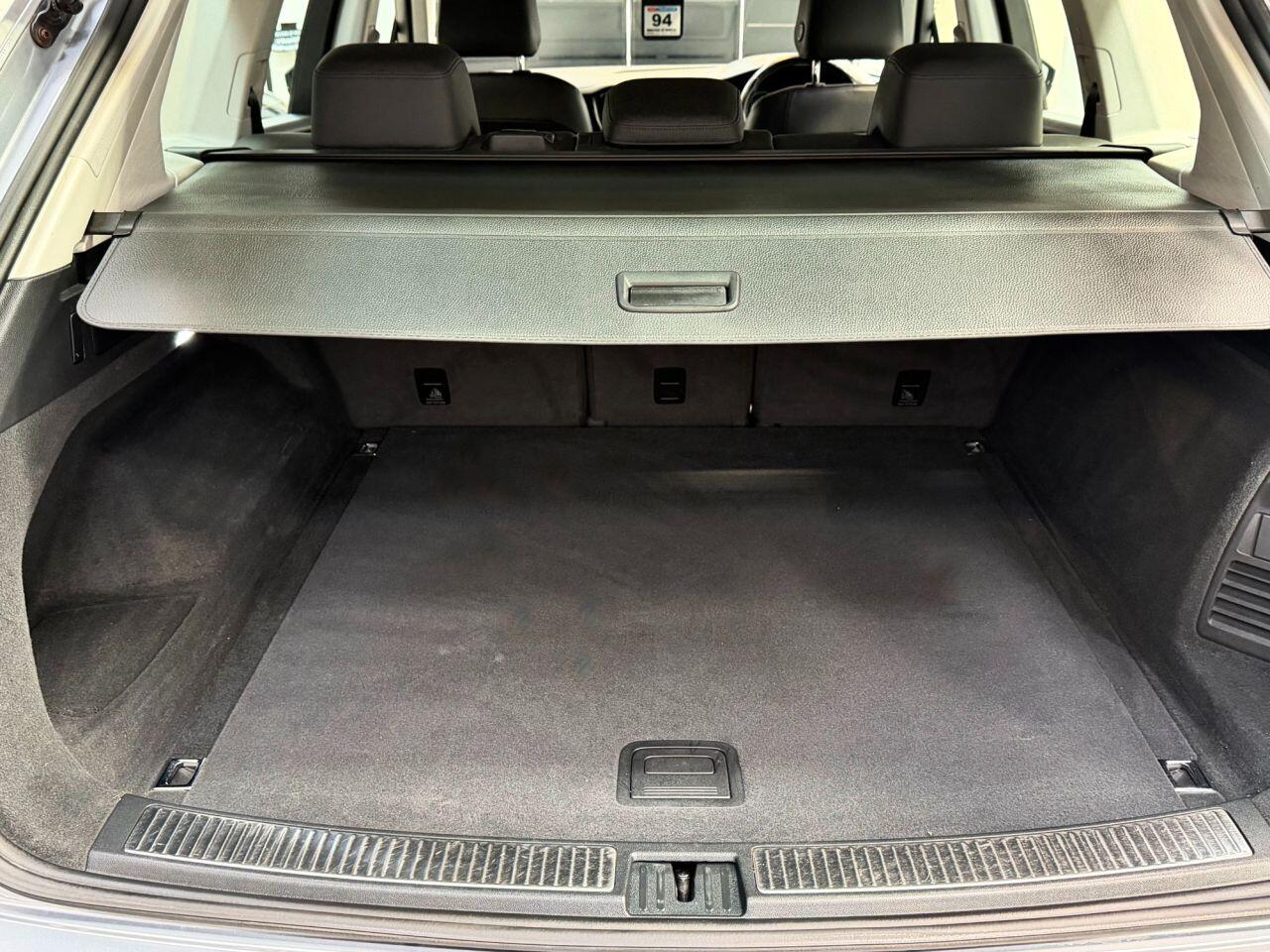 Volkswagen Touareg view 29