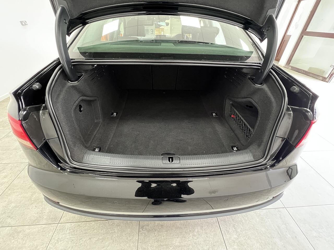 Audi A4 view 16