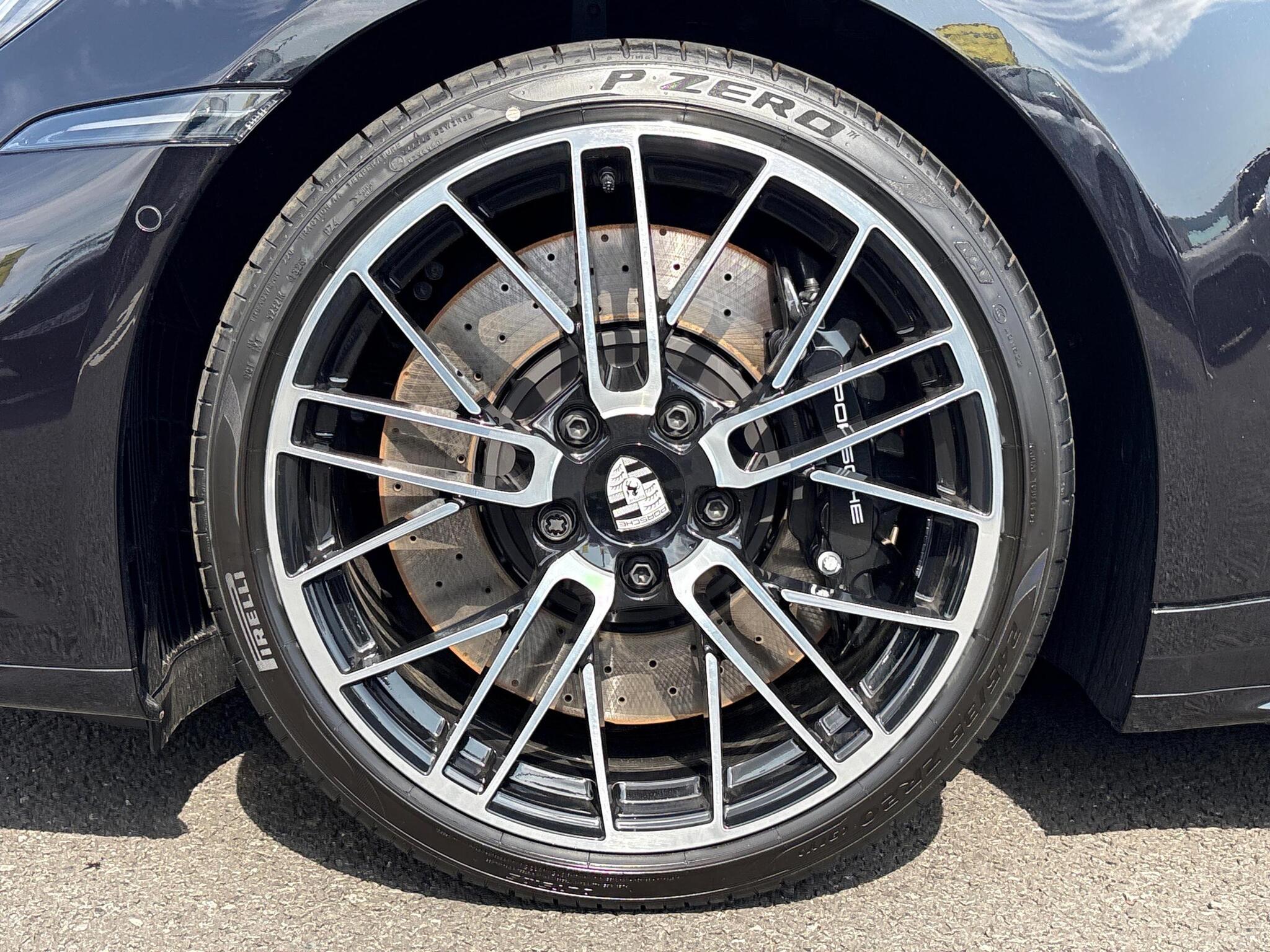 Porsche 911 view 33