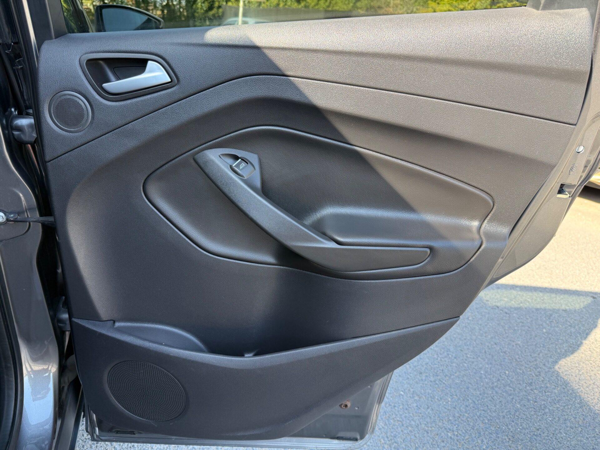 Ford Kuga view 28