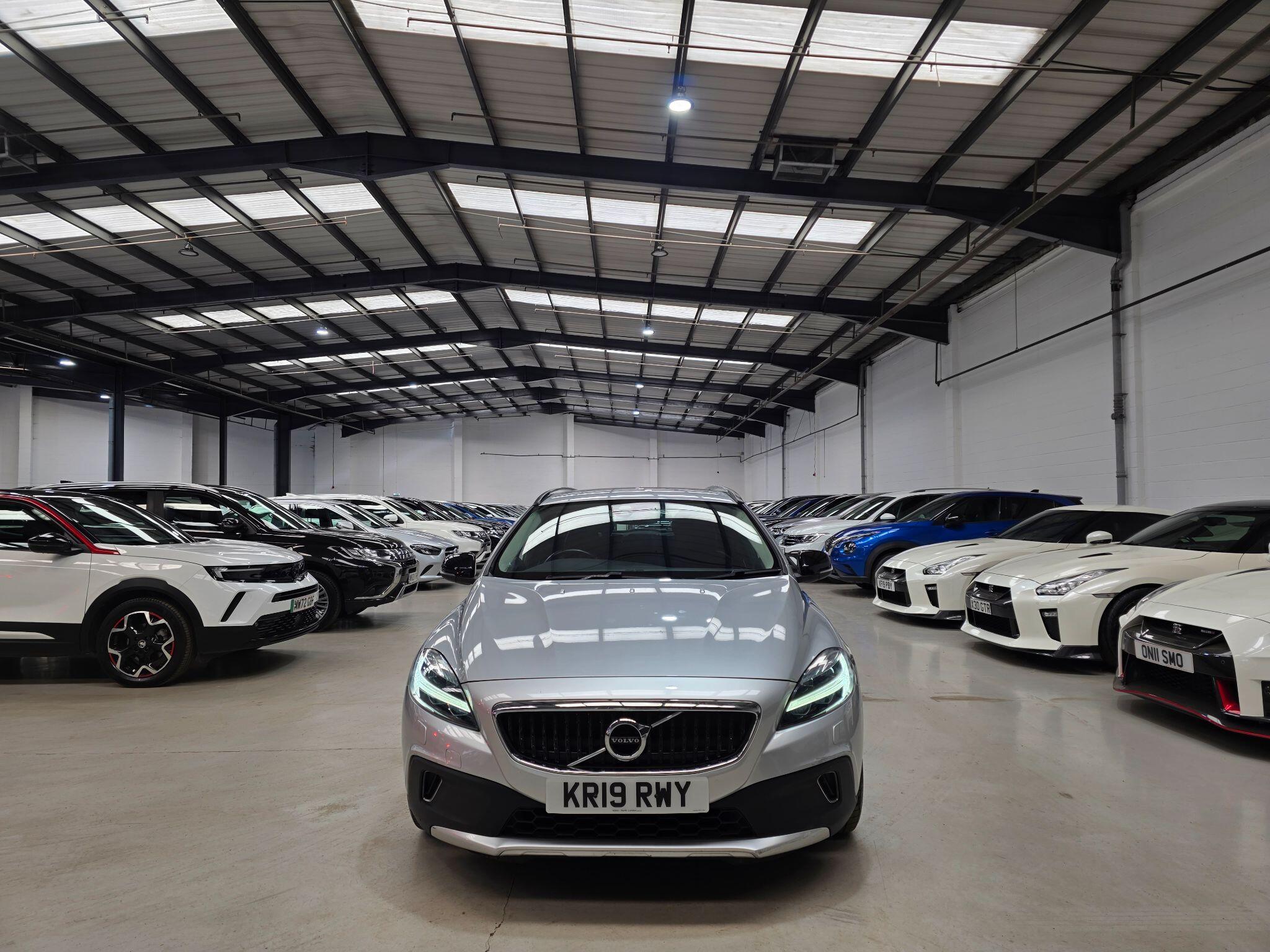 Volvo V40 Cross Country view 2