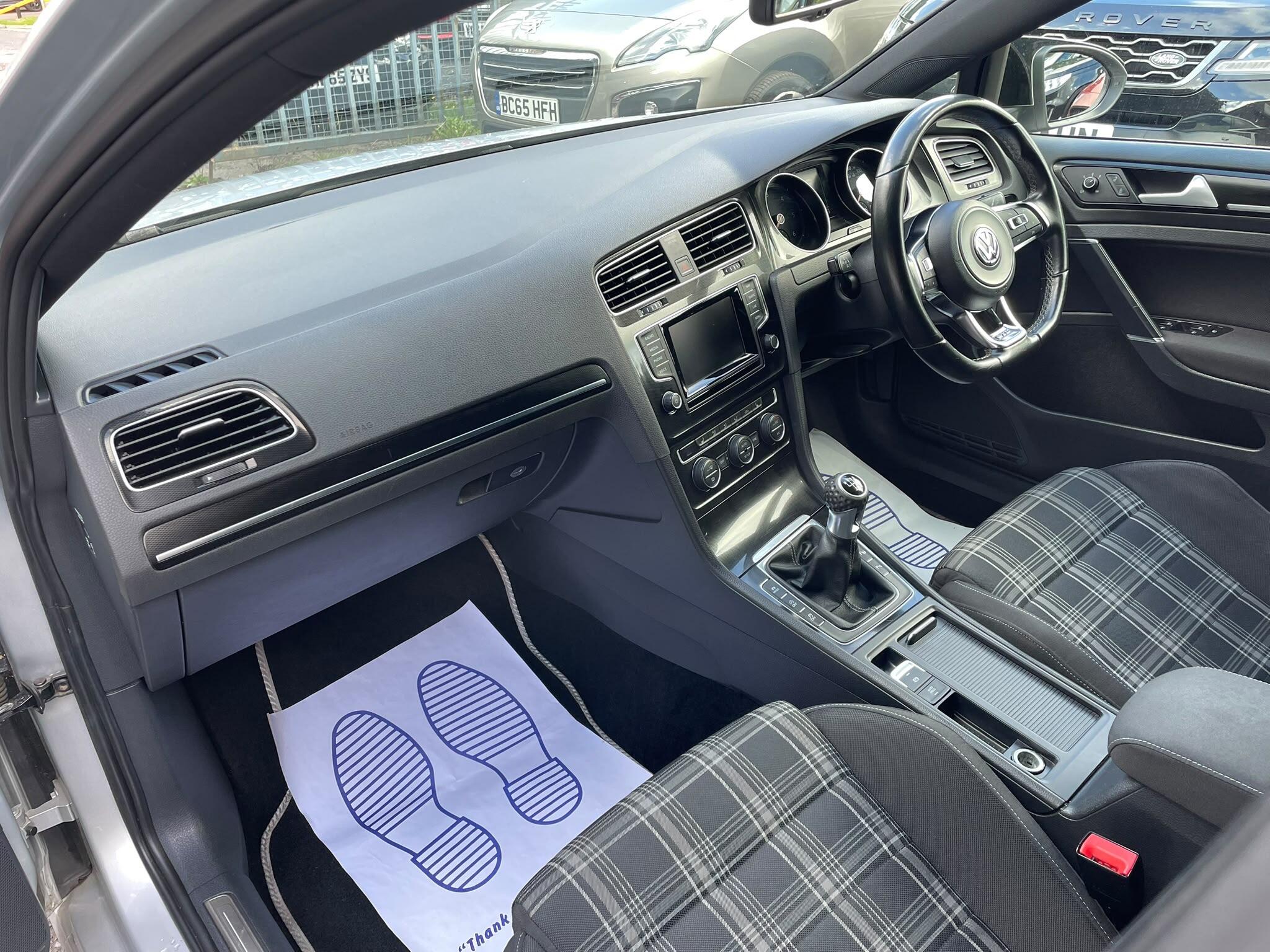 Volkswagen Golf view 16