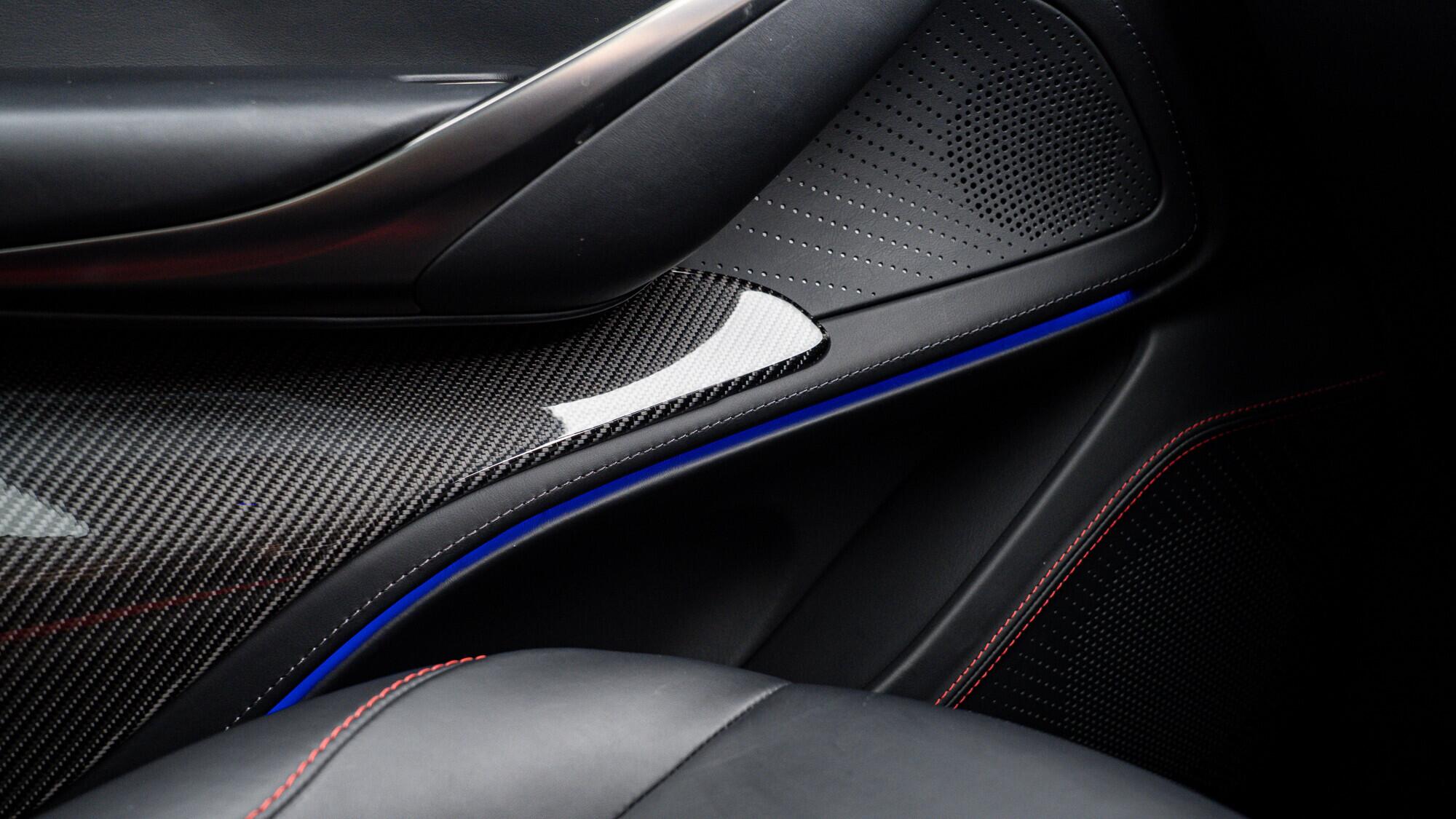 Aston Martin DBX view 56