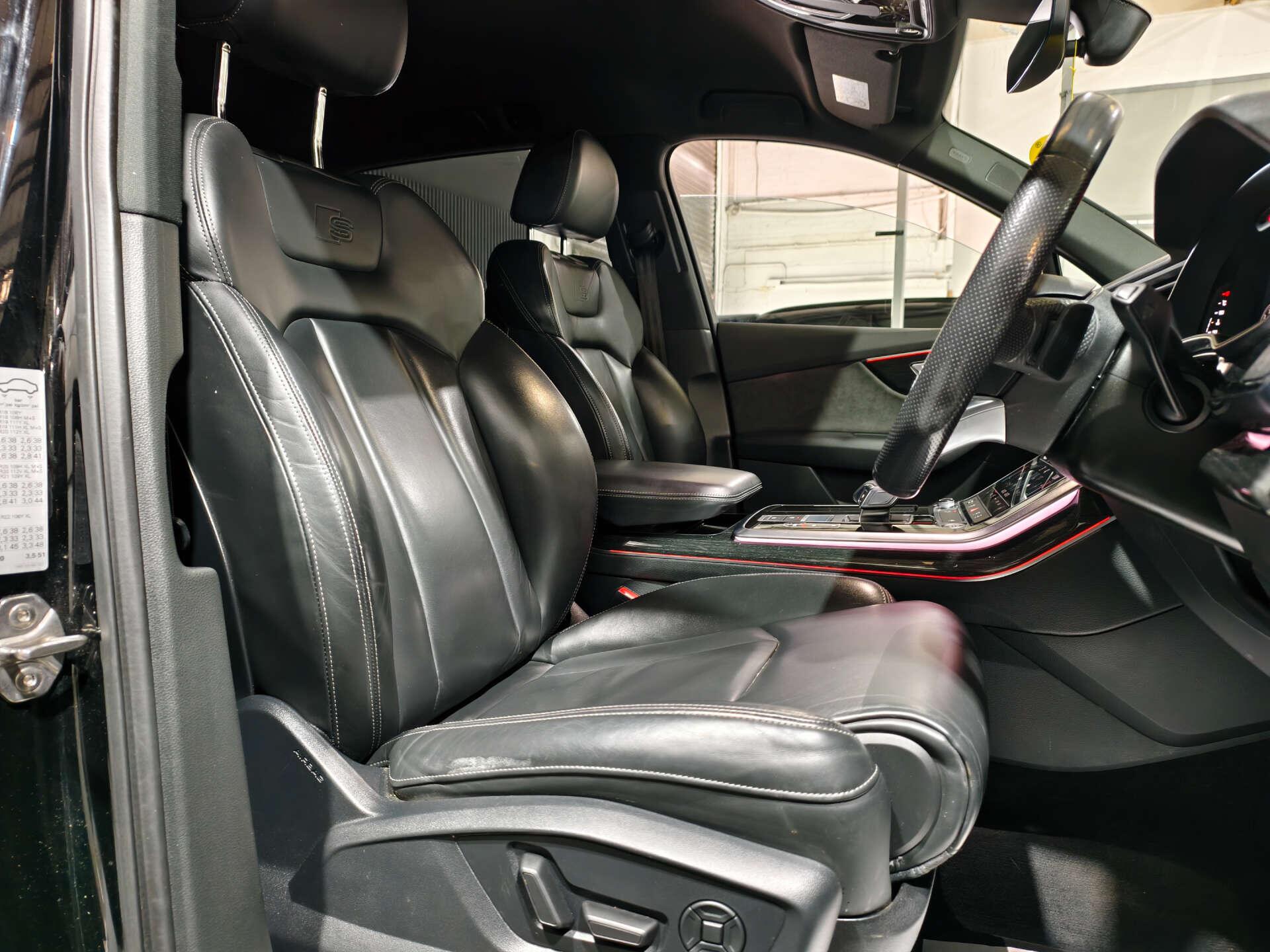 Audi Q7 view 21