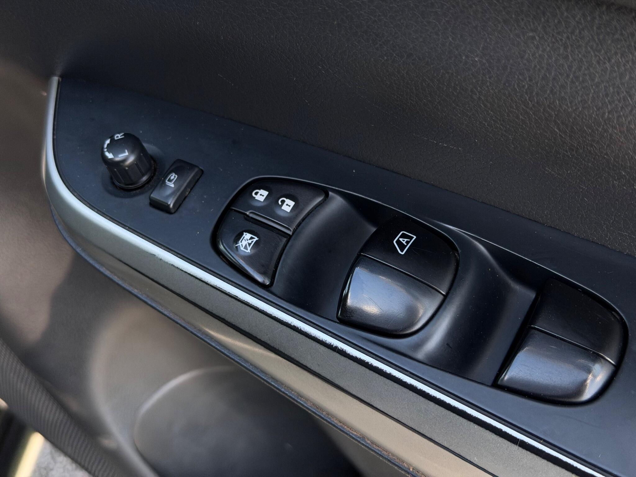 Nissan Navara view 11