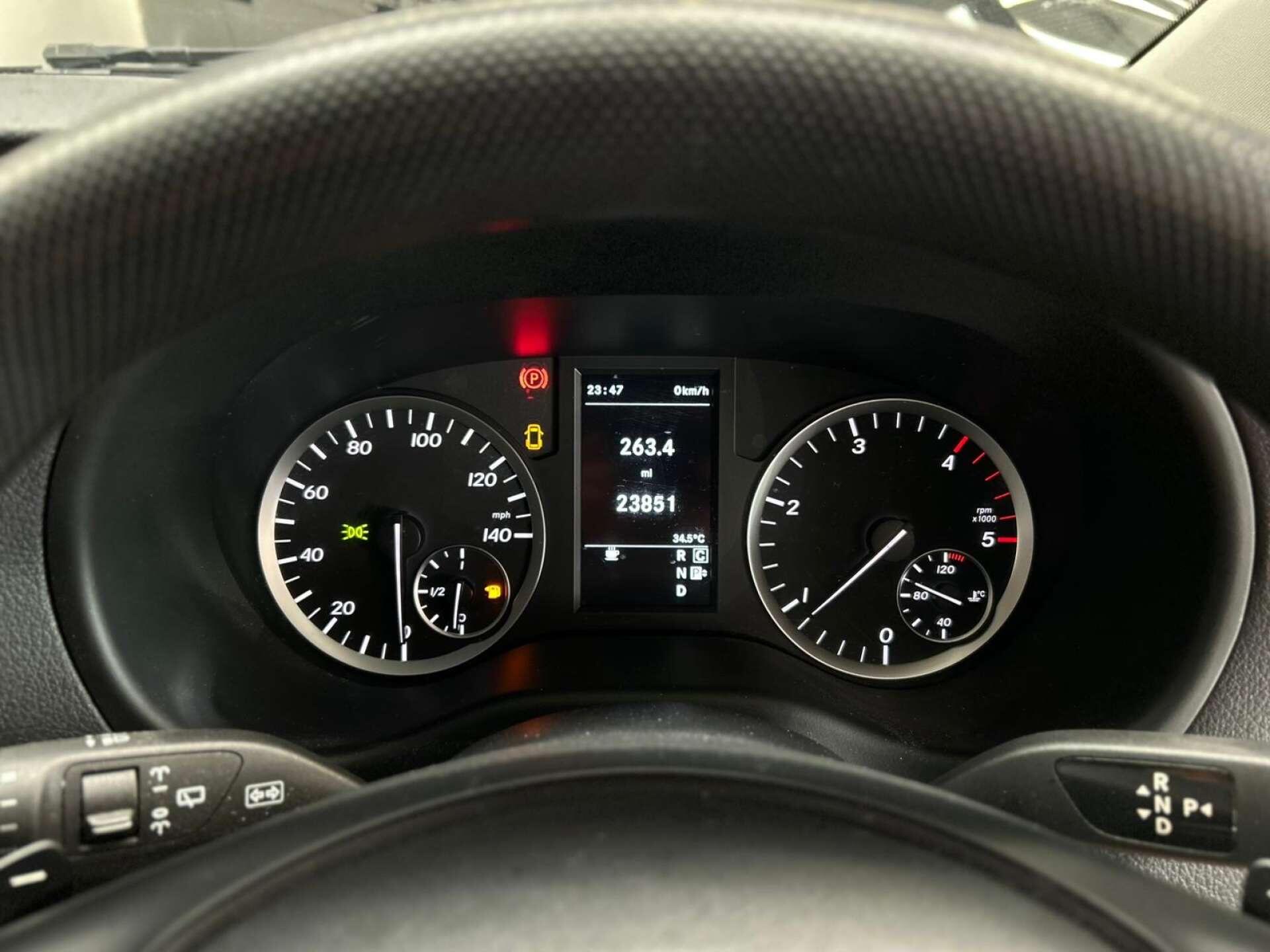 Mercedes-Benz Vito view 42