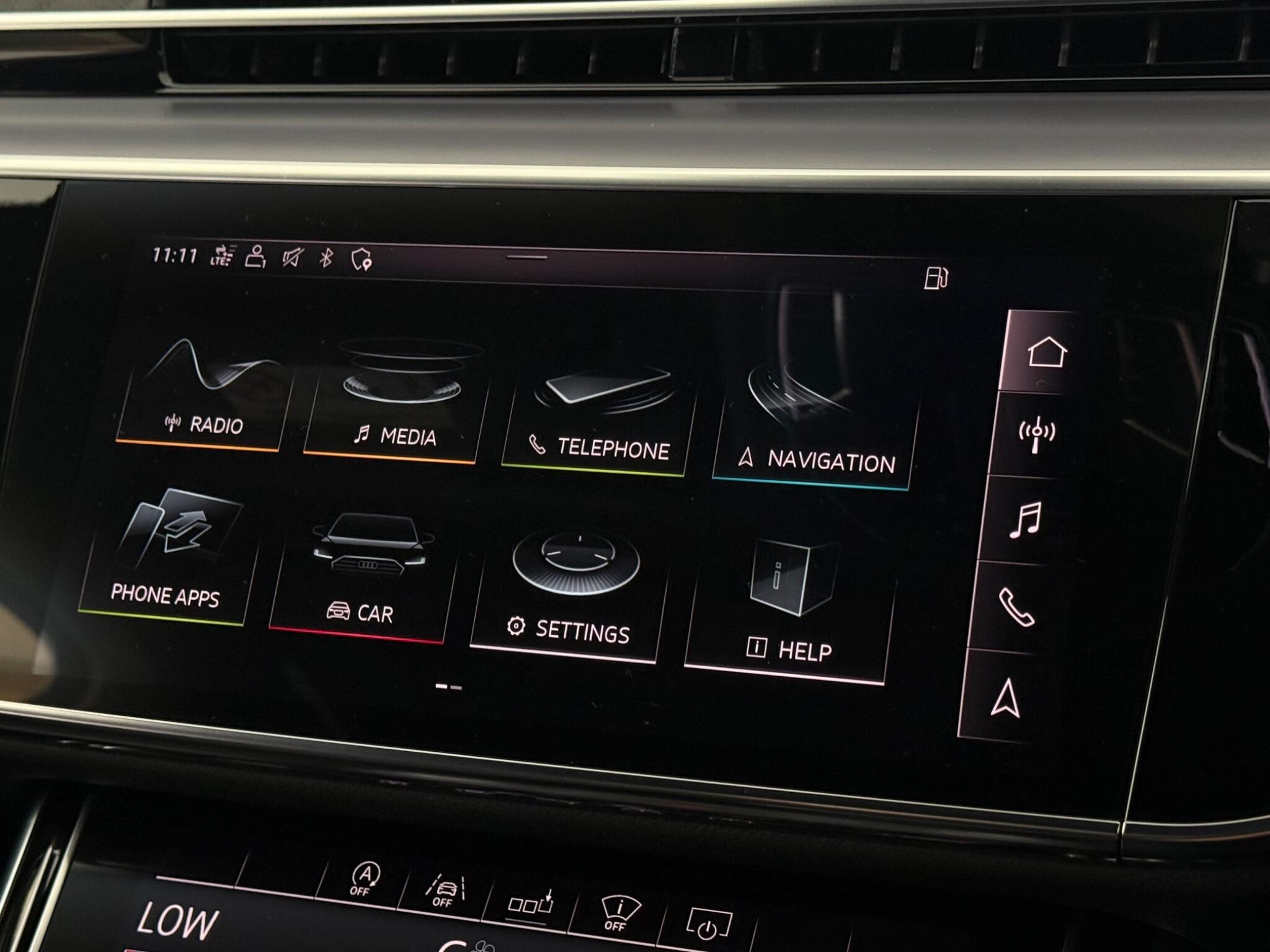 Audi A8 view 25