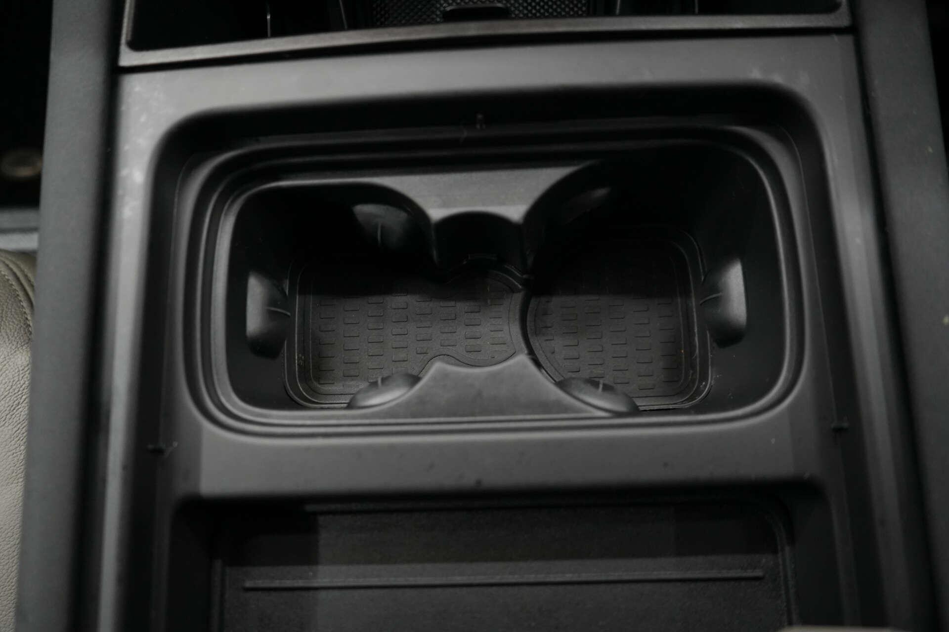 Land Rover Defender view 27