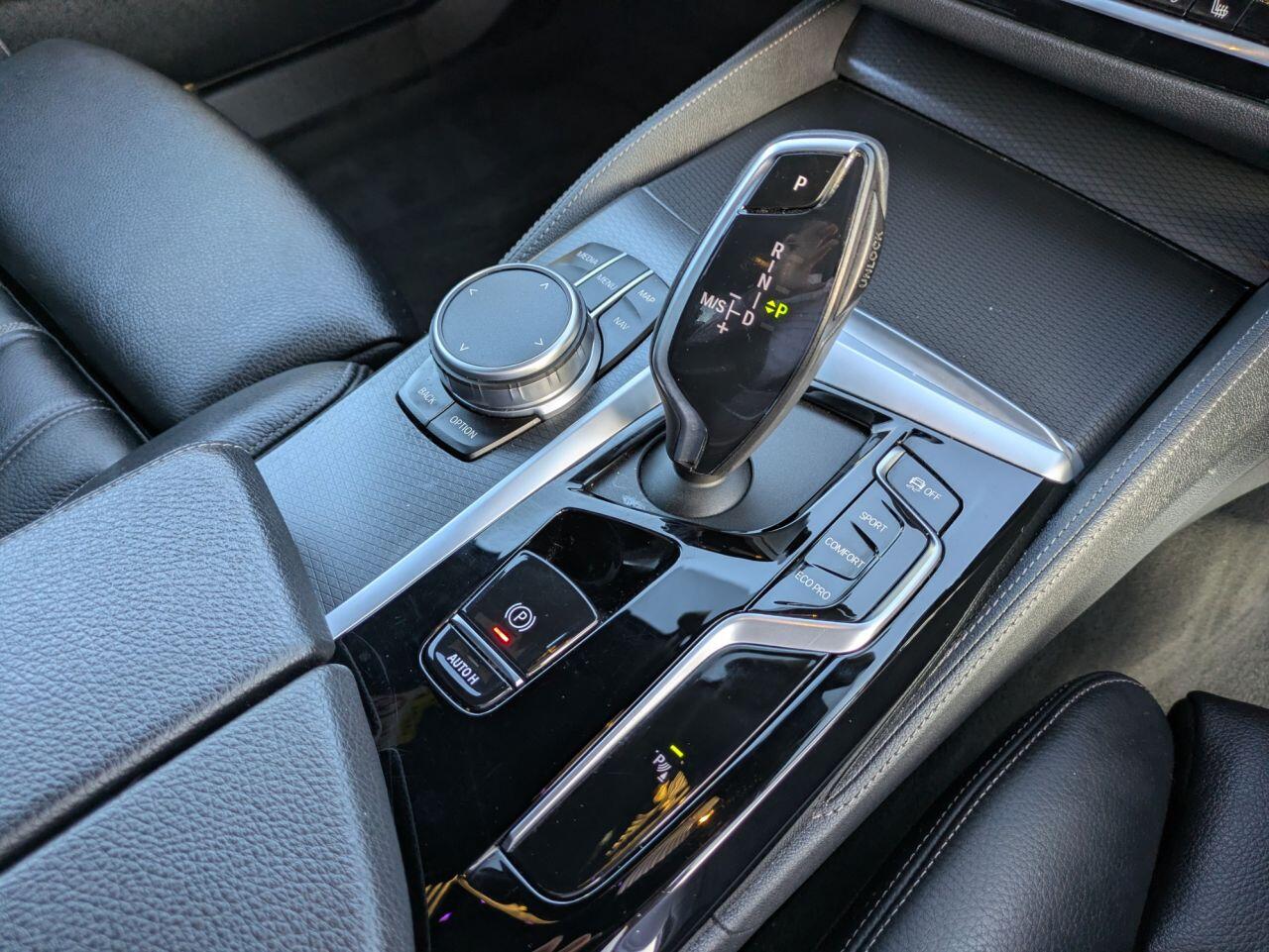 BMW 5 Series view 20