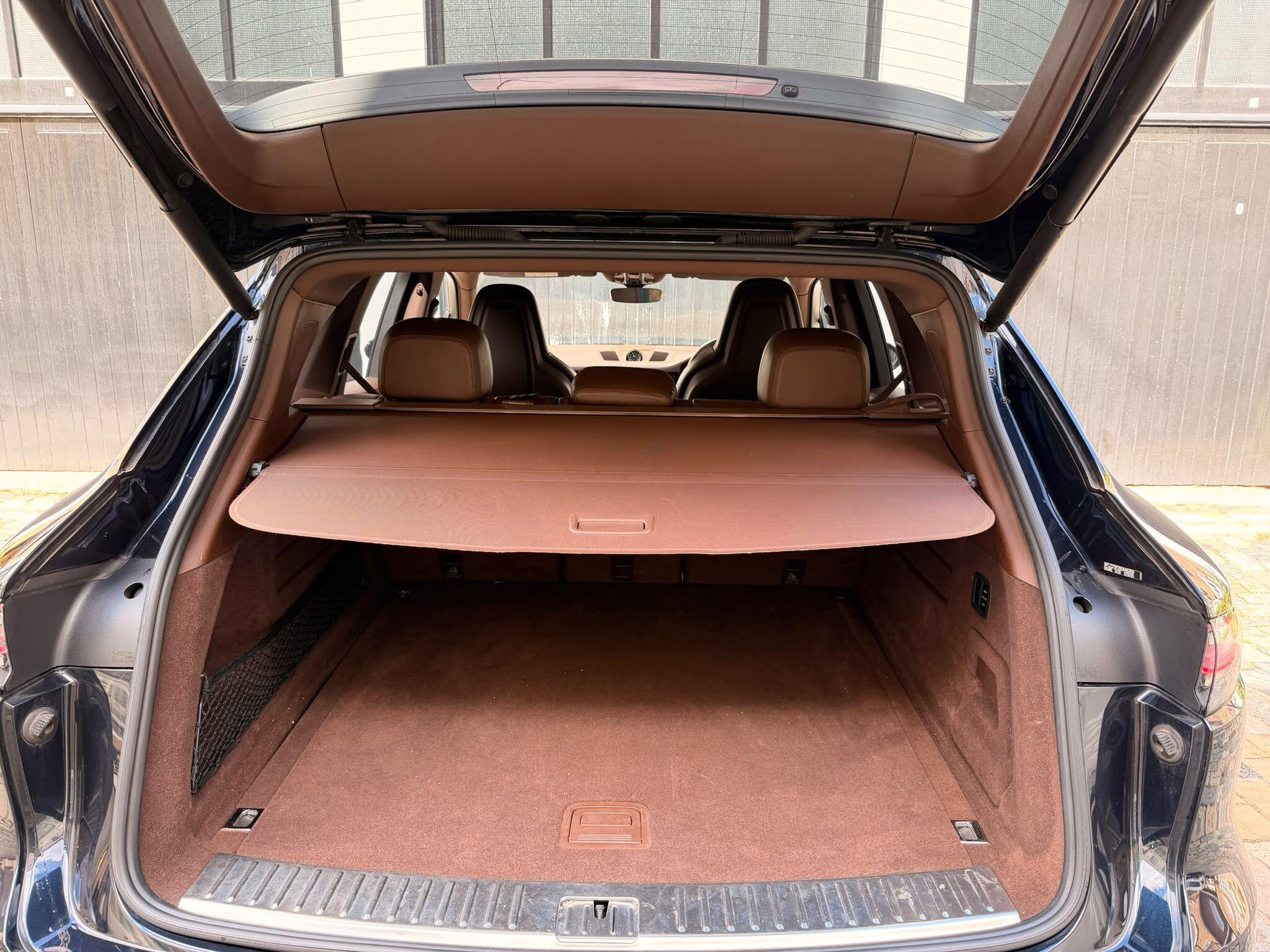 Porsche Cayenne view 29