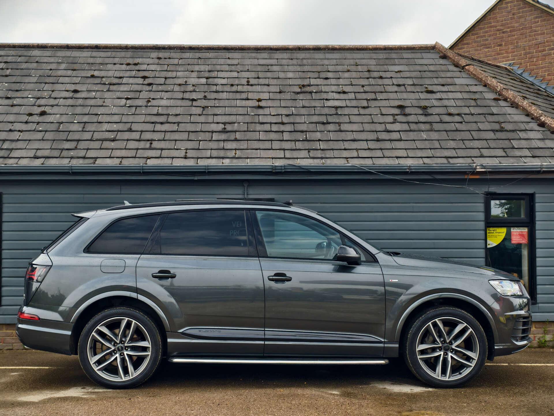Audi Q7 view 19