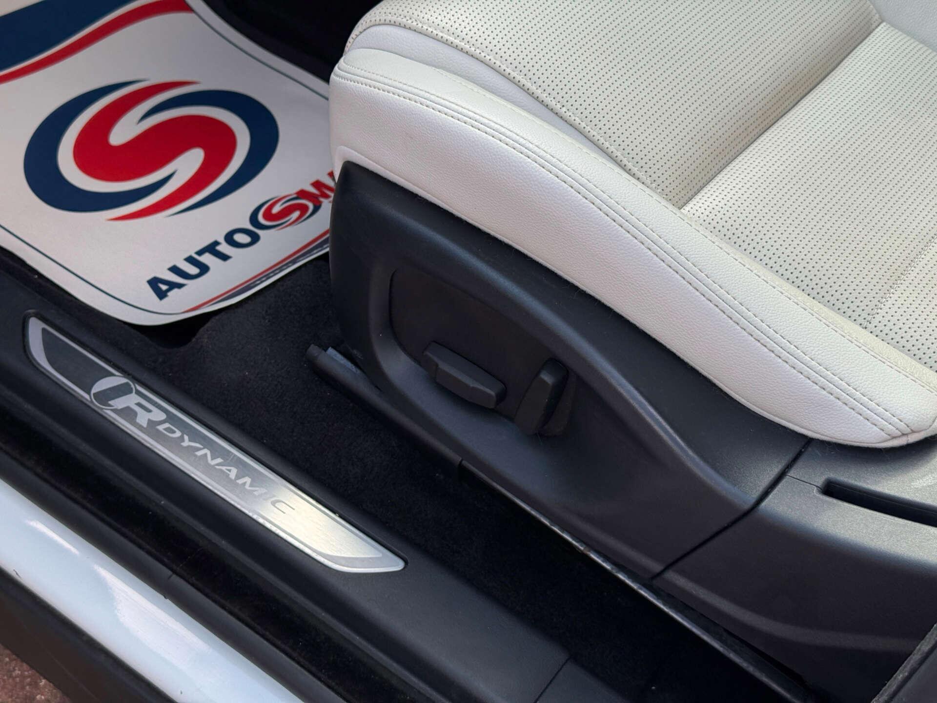 Jaguar E-Pace view 45