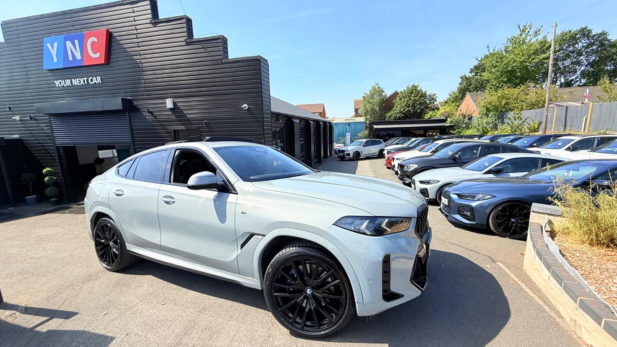 BMW X6 view 2