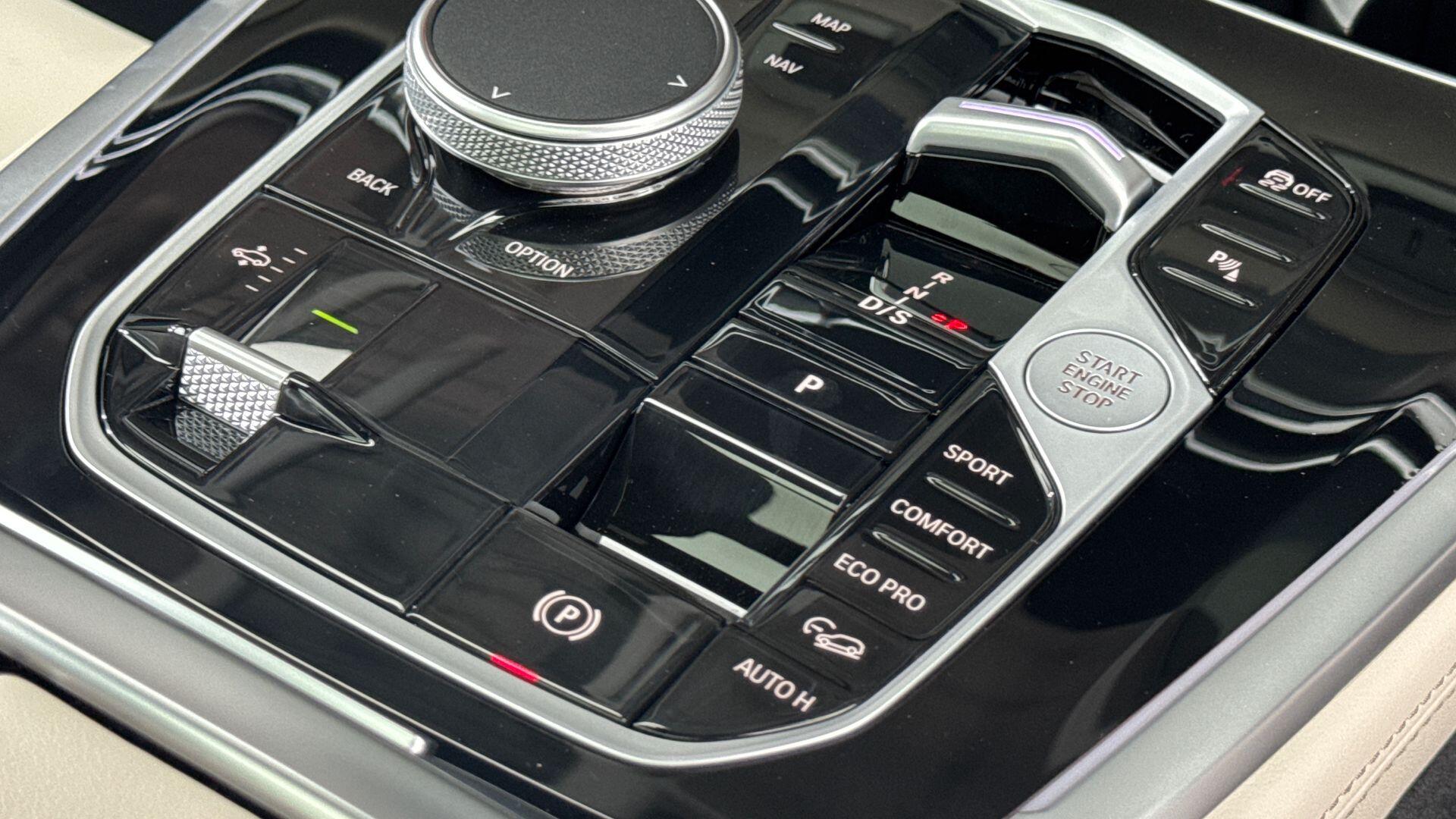 BMW X7 view 23