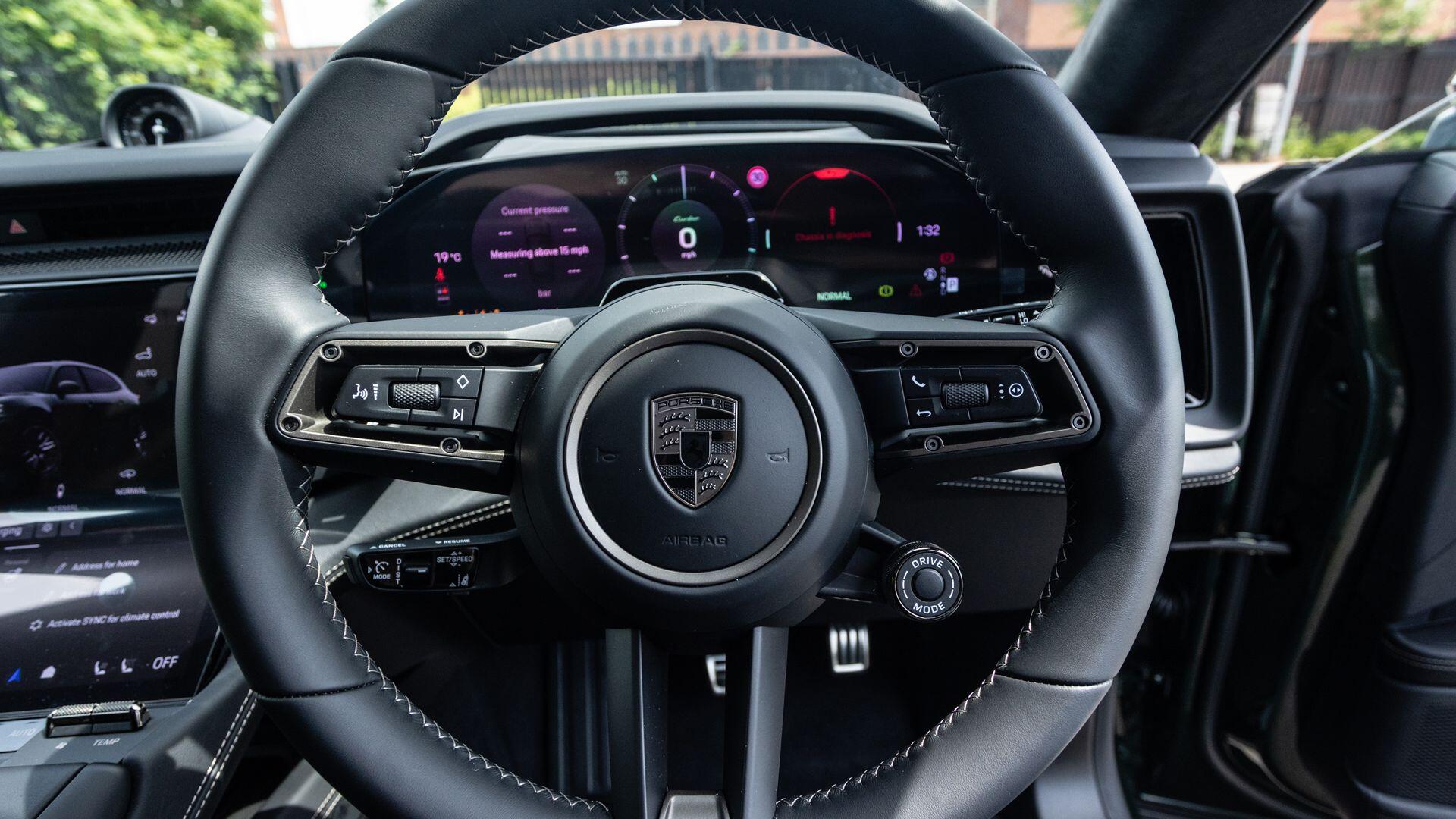 Porsche Cayenne view 26