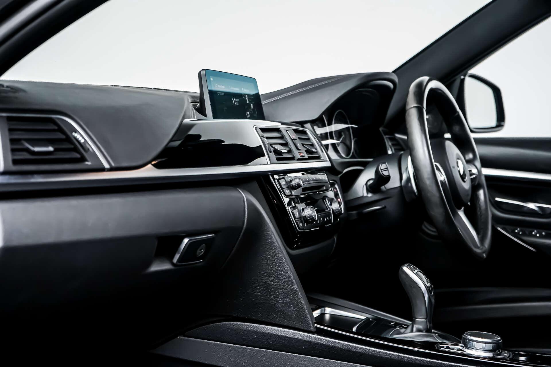 BMW 3 Series view 8