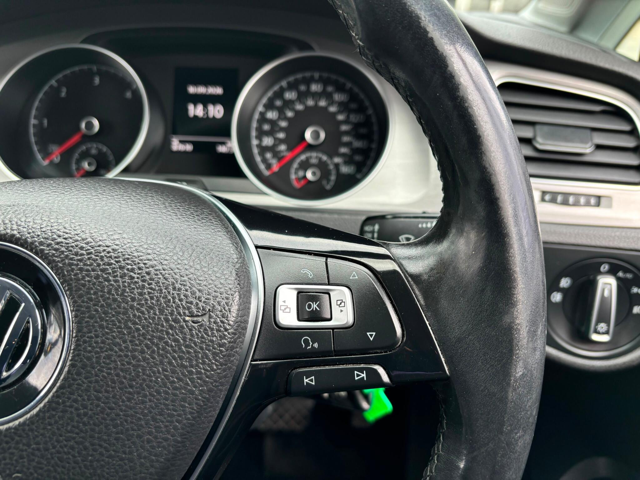Volkswagen Golf view 13