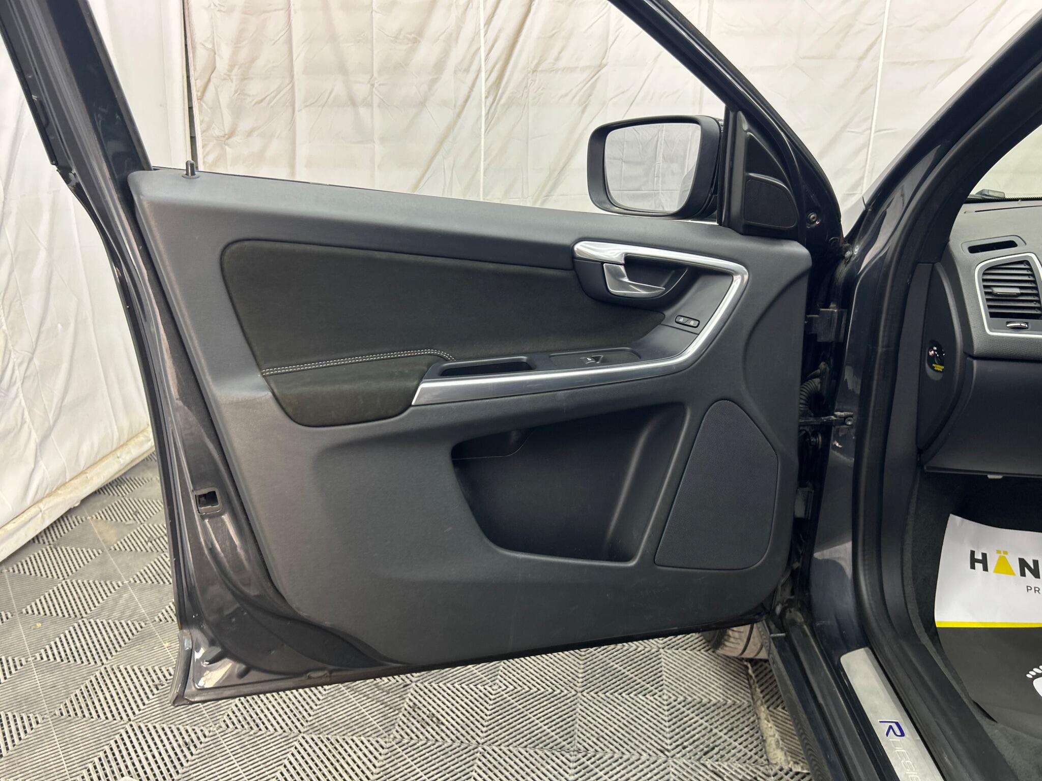 Volvo XC60 view 25