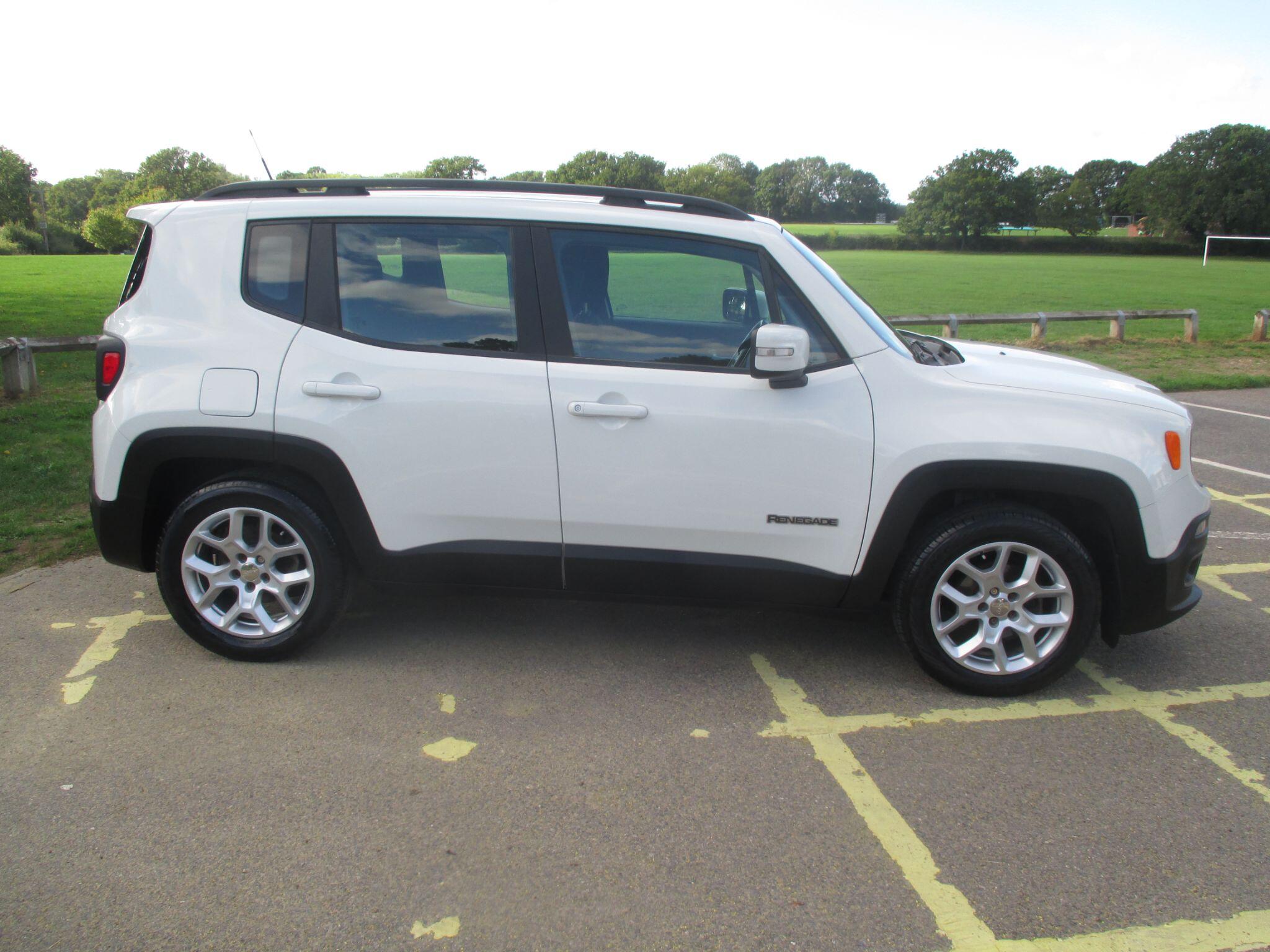 Jeep Renegade view 8