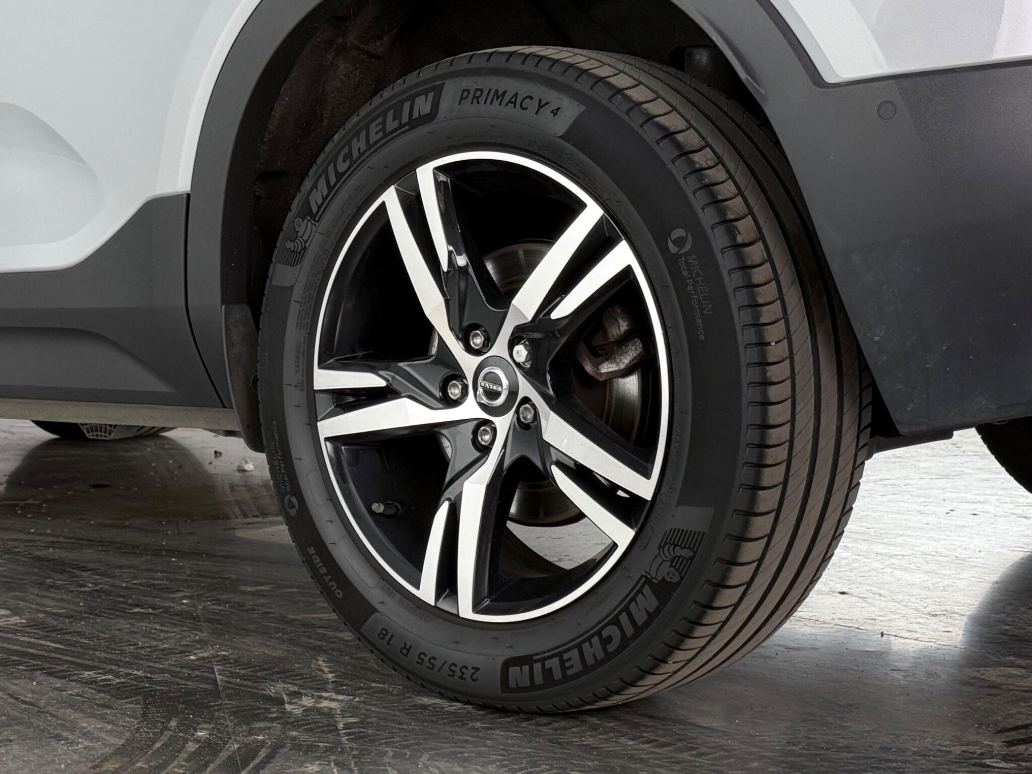 Volvo XC40 view 8