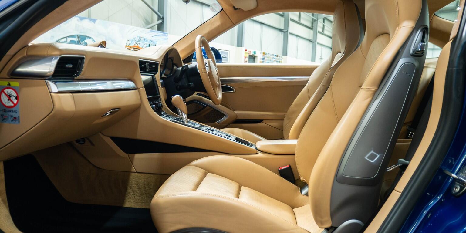 Porsche 911 view 18