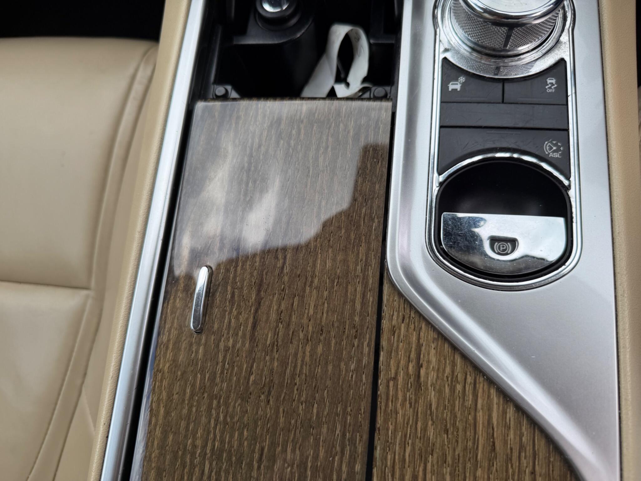 Jaguar XF view 12