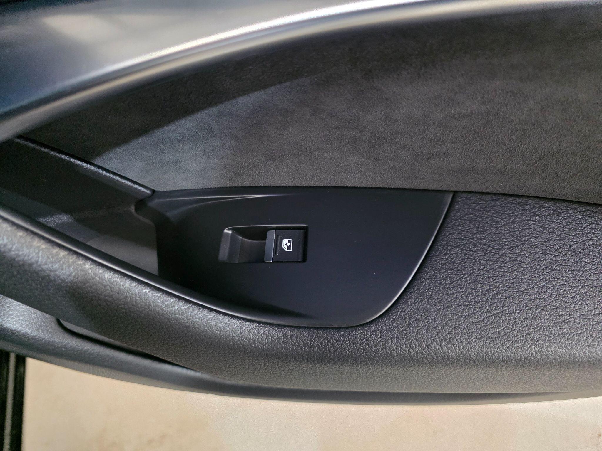 Audi A6 Saloon view 27