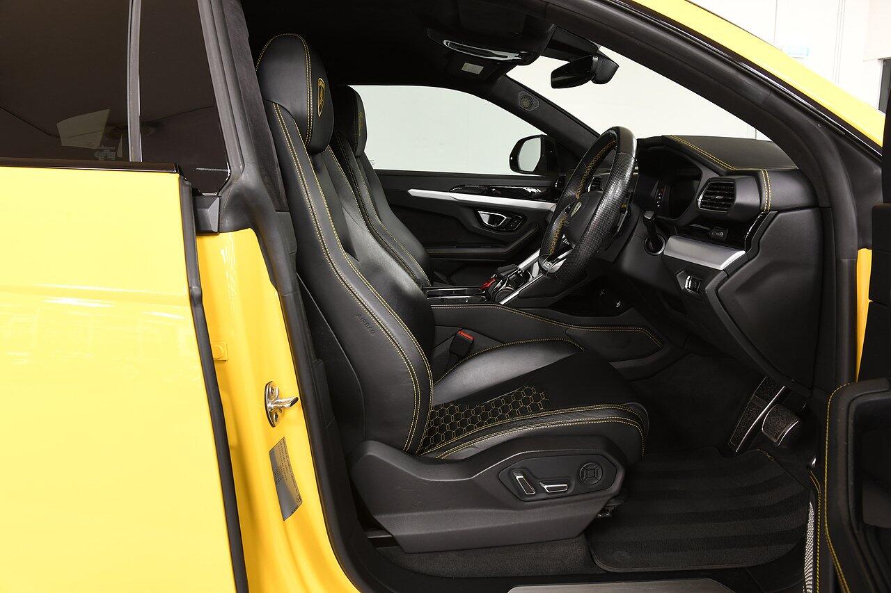 Lamborghini Urus view 2