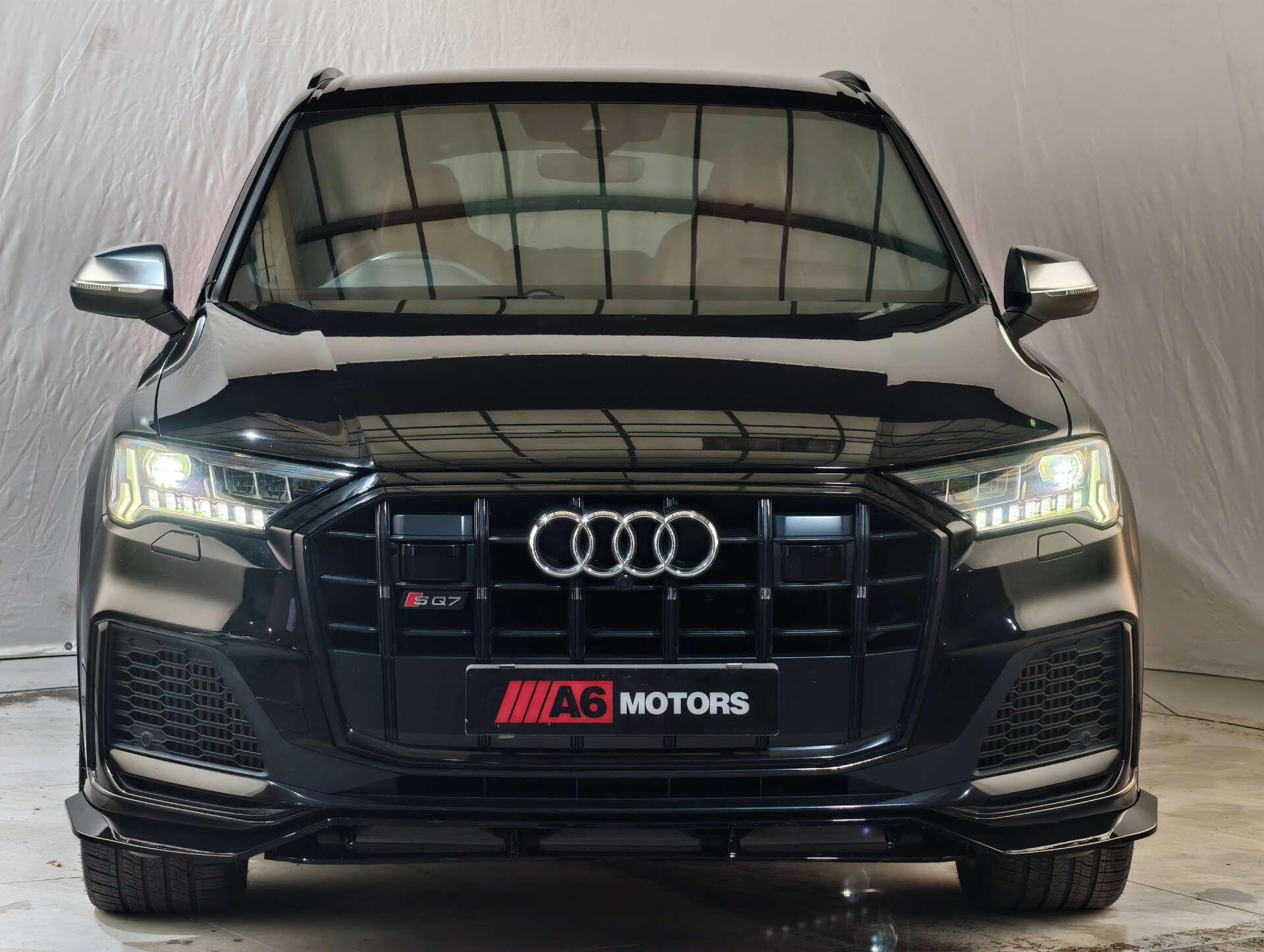 Audi SQ7 view 8